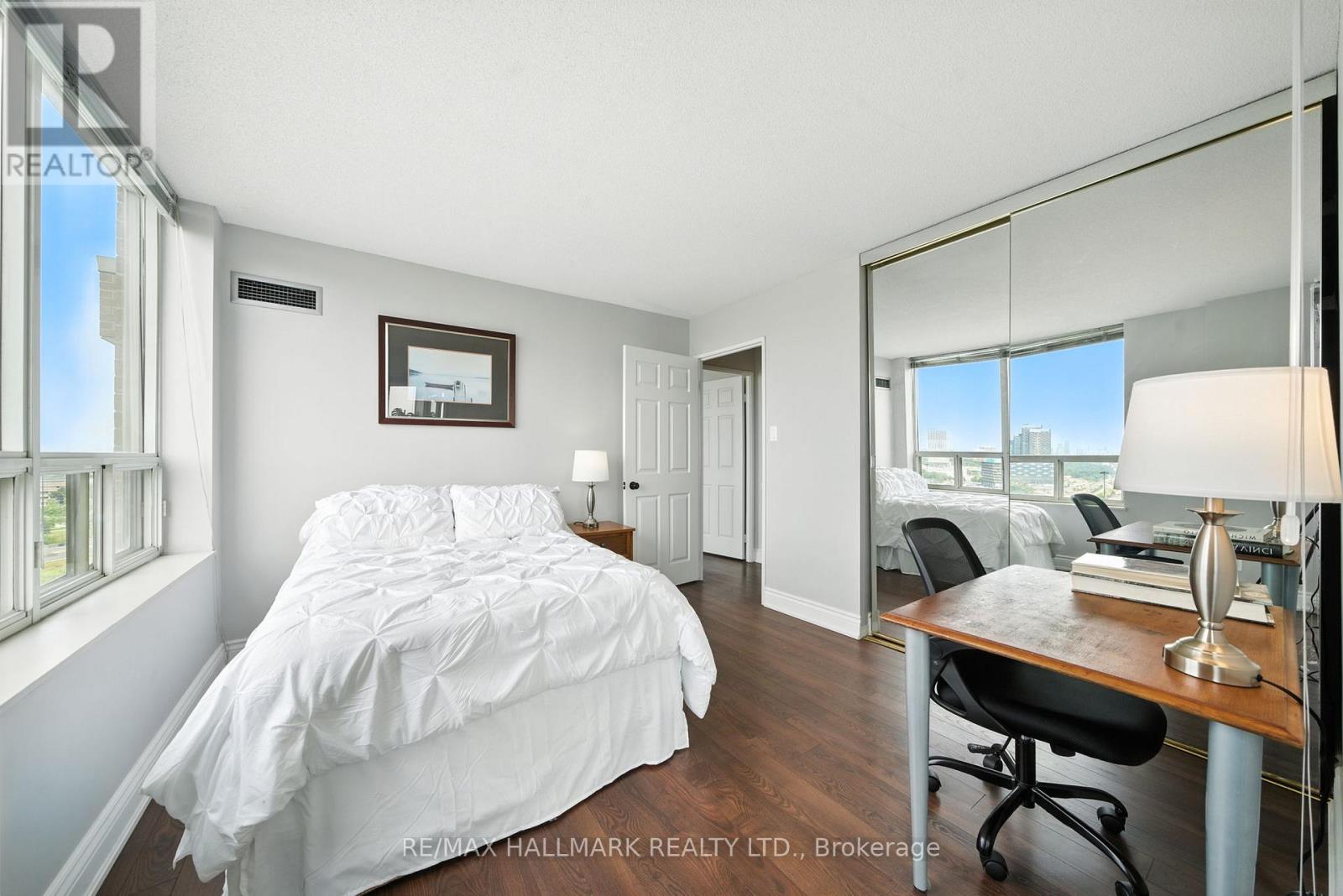 2002 - 215 Wynford Drive, Toronto, Ontario  M3C 3P5 - Photo 23 - C12419509