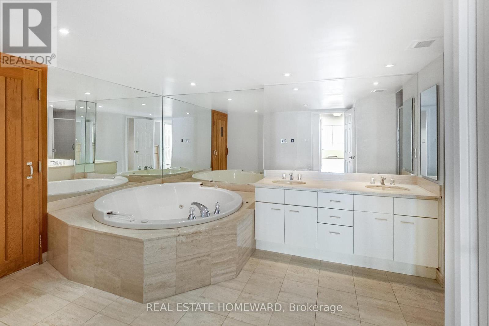 #1405 - 130 Carlton Street, Toronto, Ontario  M5A 4K3 - Photo 33 - C12419579