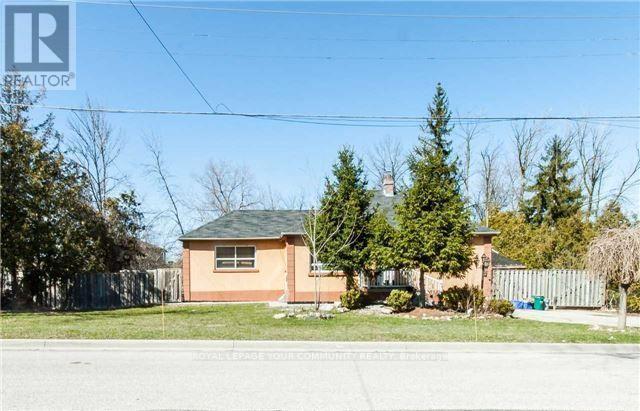 8 Hillside Avenue, Vaughan, Ontario  L4K 1X1 - Photo 5 - N12419495