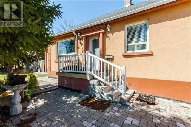 8 Hillside Avenue, Vaughan, Ontario  L4K 1X1 - Photo 6 - N12419495