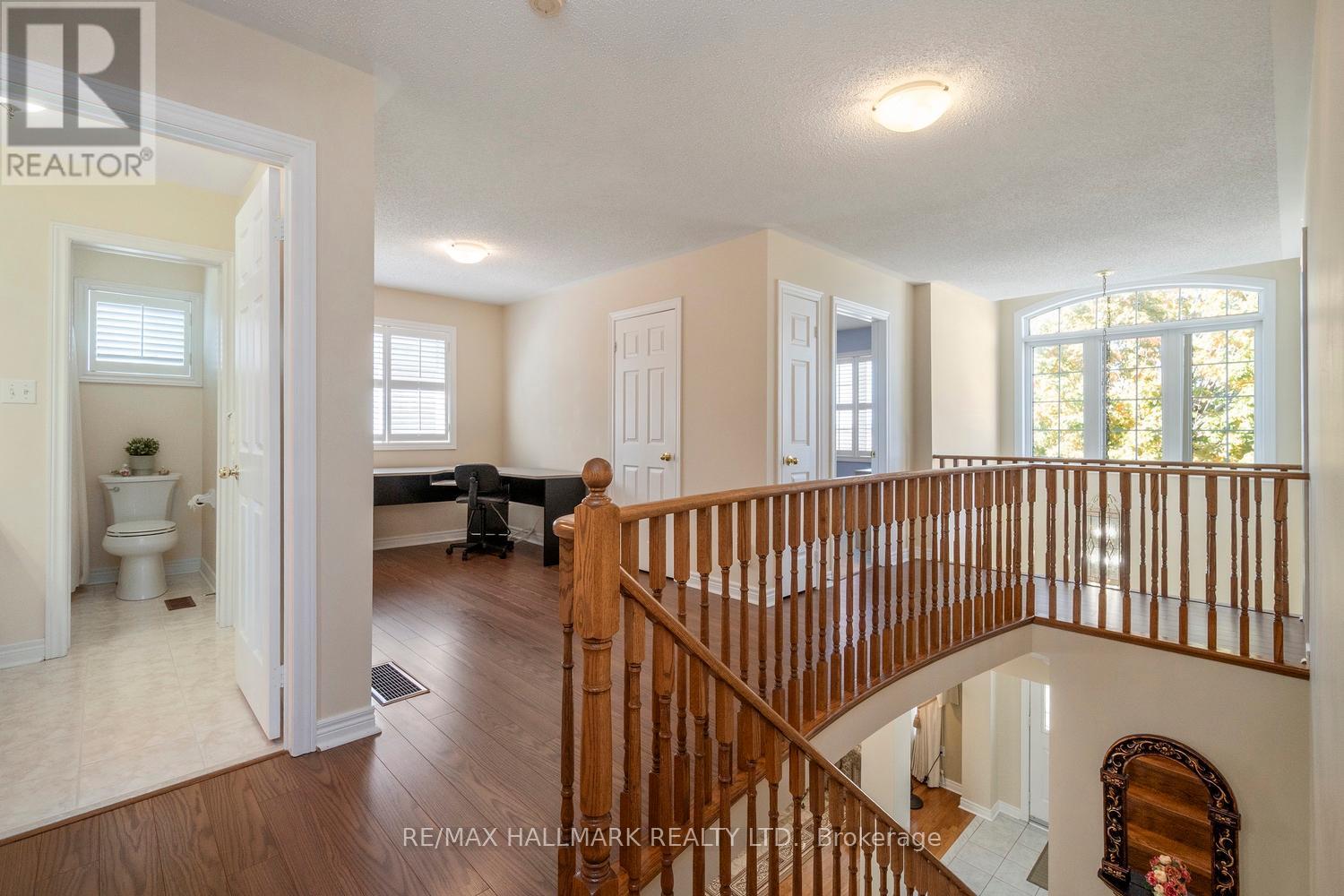 21 Courtfield Crescent, Markham (Berczy), Ontario  L6C 2R8 - Photo 10 - N12419513