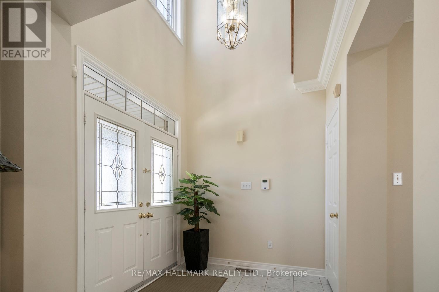 21 Courtfield Crescent, Markham (Berczy), Ontario  L6C 2R8 - Photo 3 - N12419513