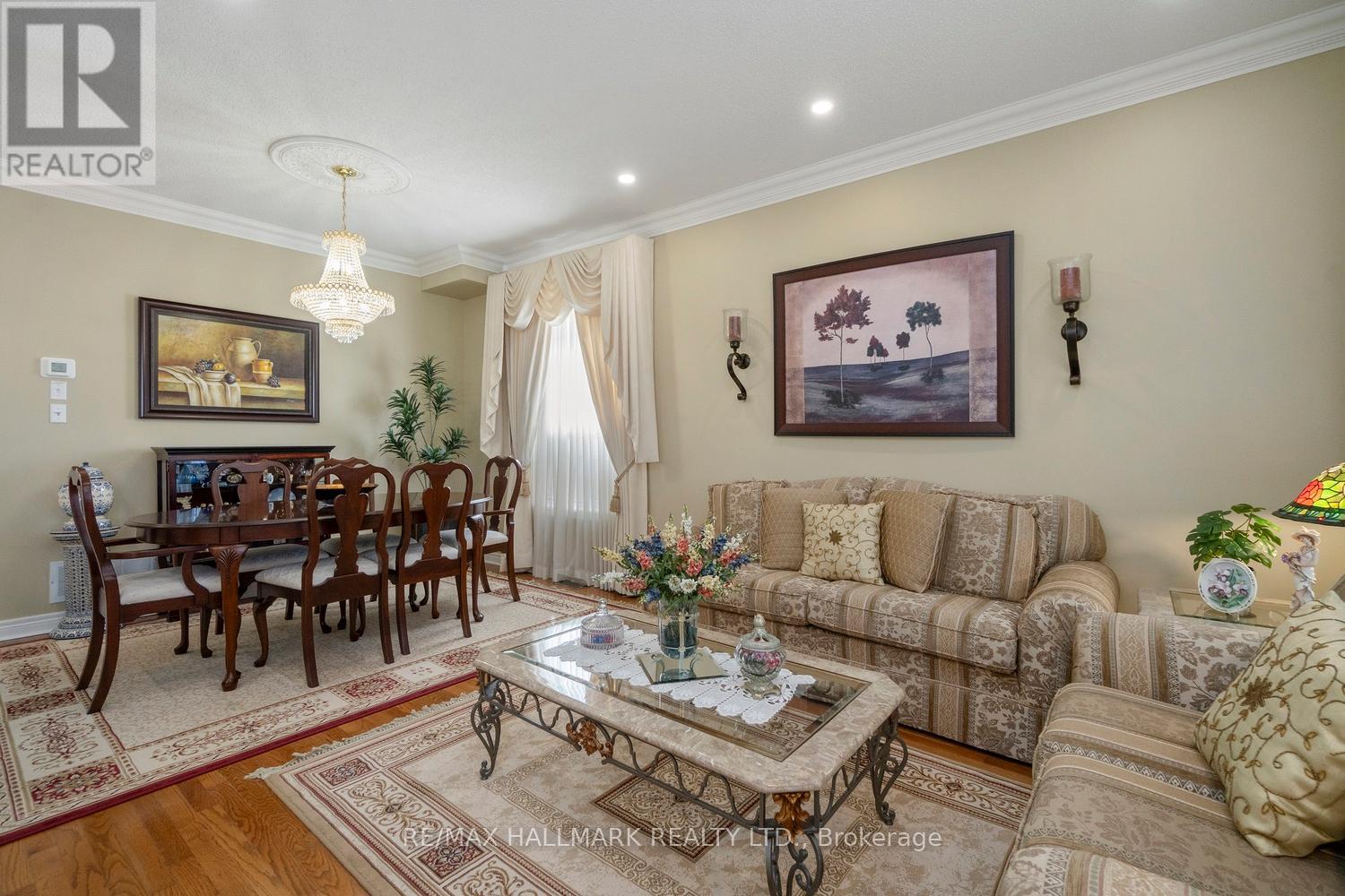 21 Courtfield Crescent, Markham (Berczy), Ontario  L6C 2R8 - Photo 4 - N12419513