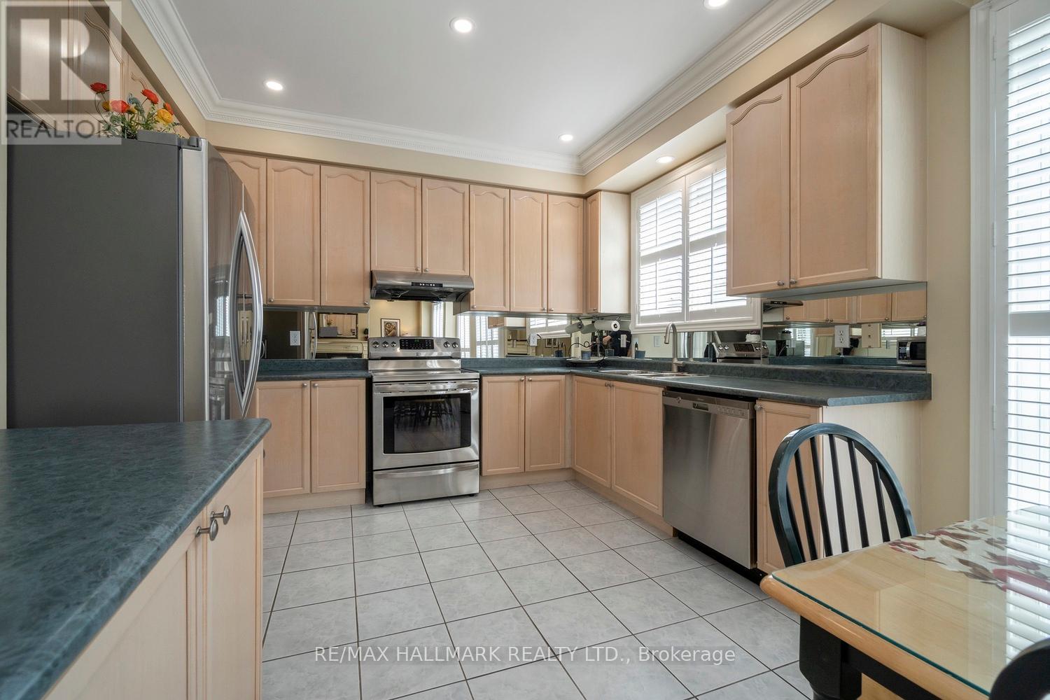 21 Courtfield Crescent, Markham (Berczy), Ontario  L6C 2R8 - Photo 9 - N12419513