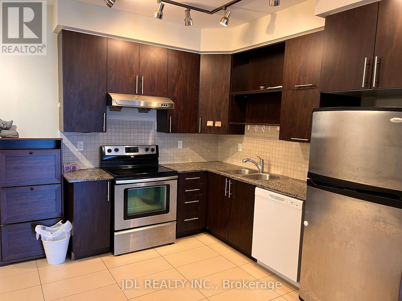 208 - 60 South Town Centre Boulevard, Markham, Ontario  L6G 0C5 - Photo 4 - N12419536