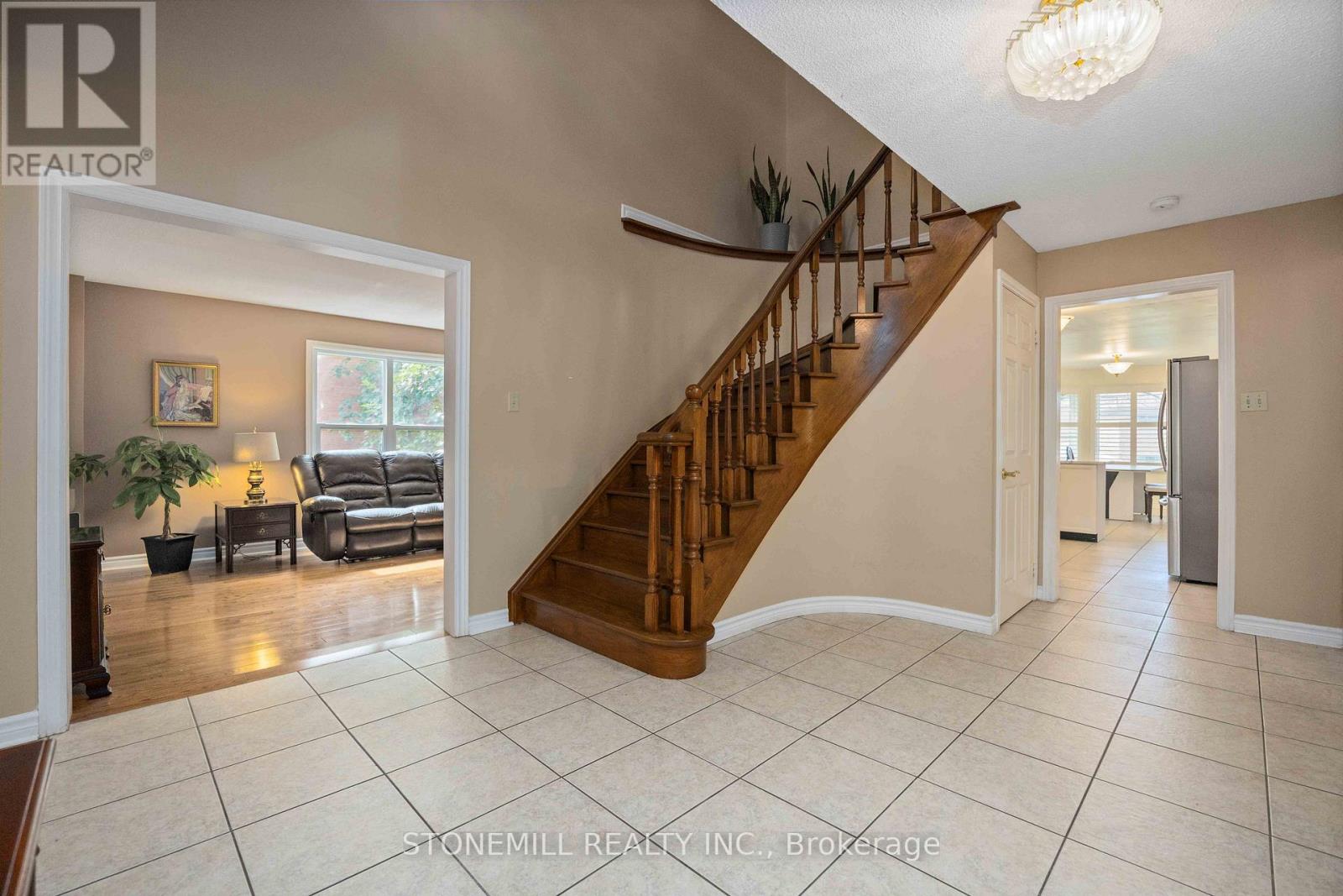 24 Soho Crescent, Markham, Ontario  L3P 7H8 - Photo 5 - N12419576