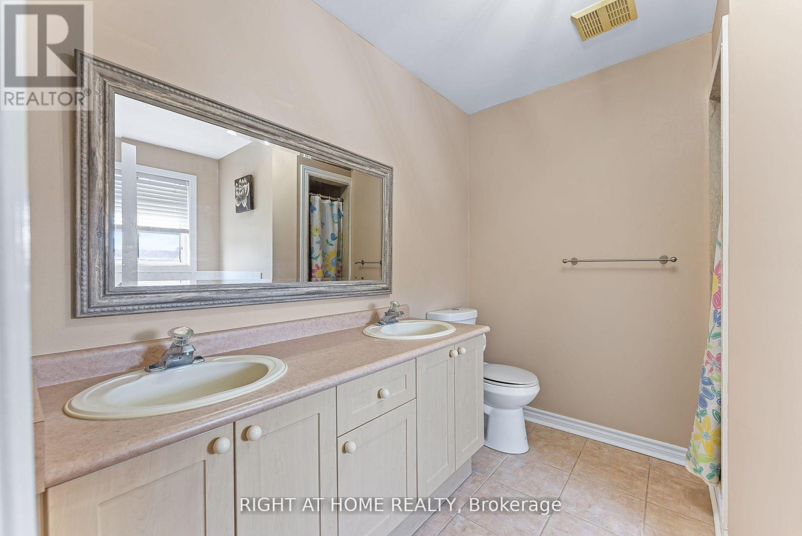 154 Country Lane, Barrie, Ontario  L4N 0N1 - Photo 17 - S12419455
