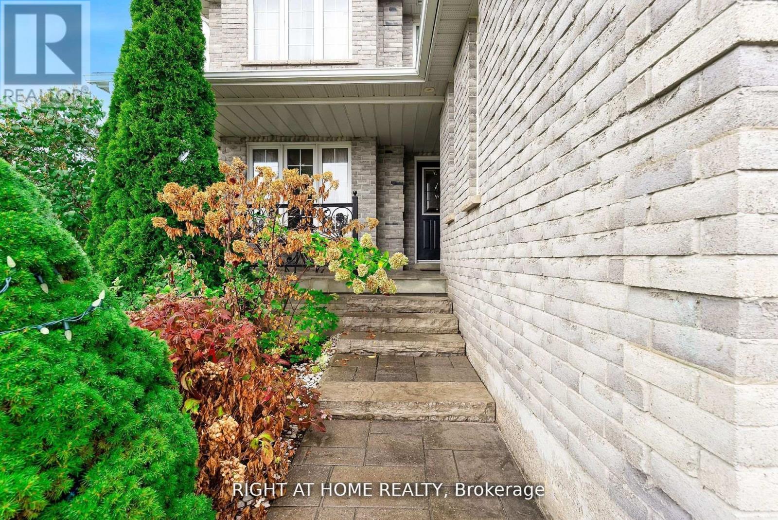154 Country Lane, Barrie, Ontario  L4N 0N1 - Photo 2 - S12419455
