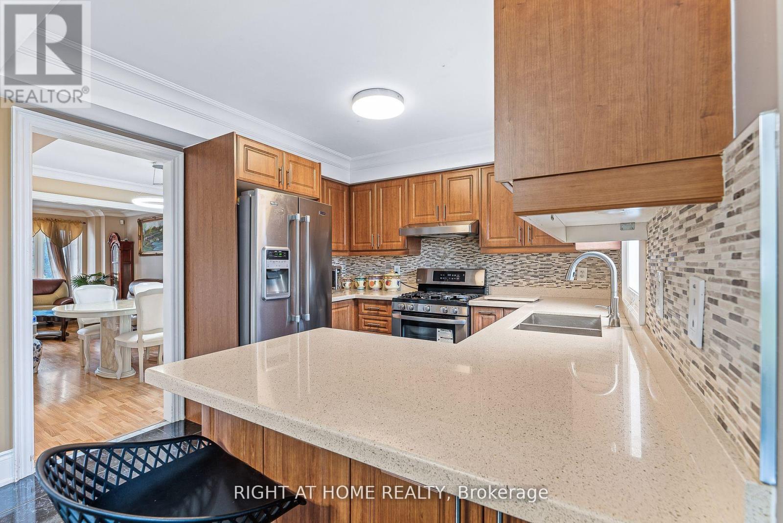154 Country Lane, Barrie, Ontario  L4N 0N1 - Photo 5 - S12419455
