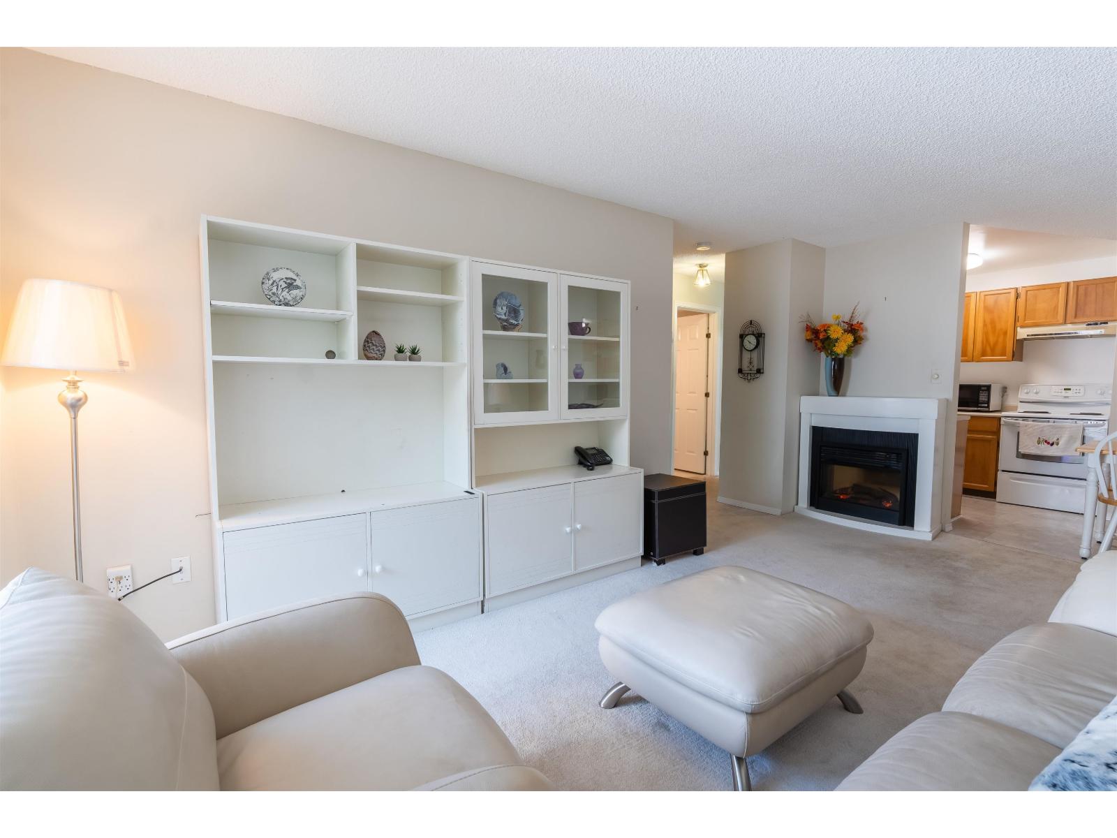 110 32950 Amicus Place, Abbotsford, British Columbia  V2S 6G9 - Photo 3 - R3050203