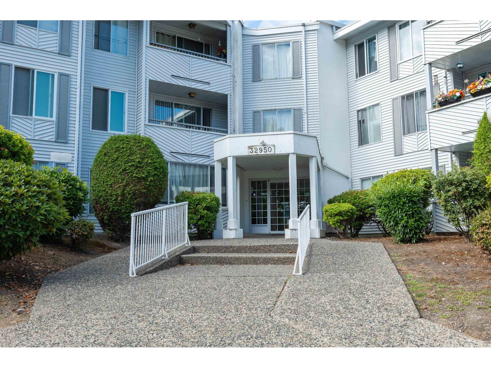 110 32950 Amicus Place, Abbotsford, British Columbia  V2S 6G9 - Photo 2 - R3050203