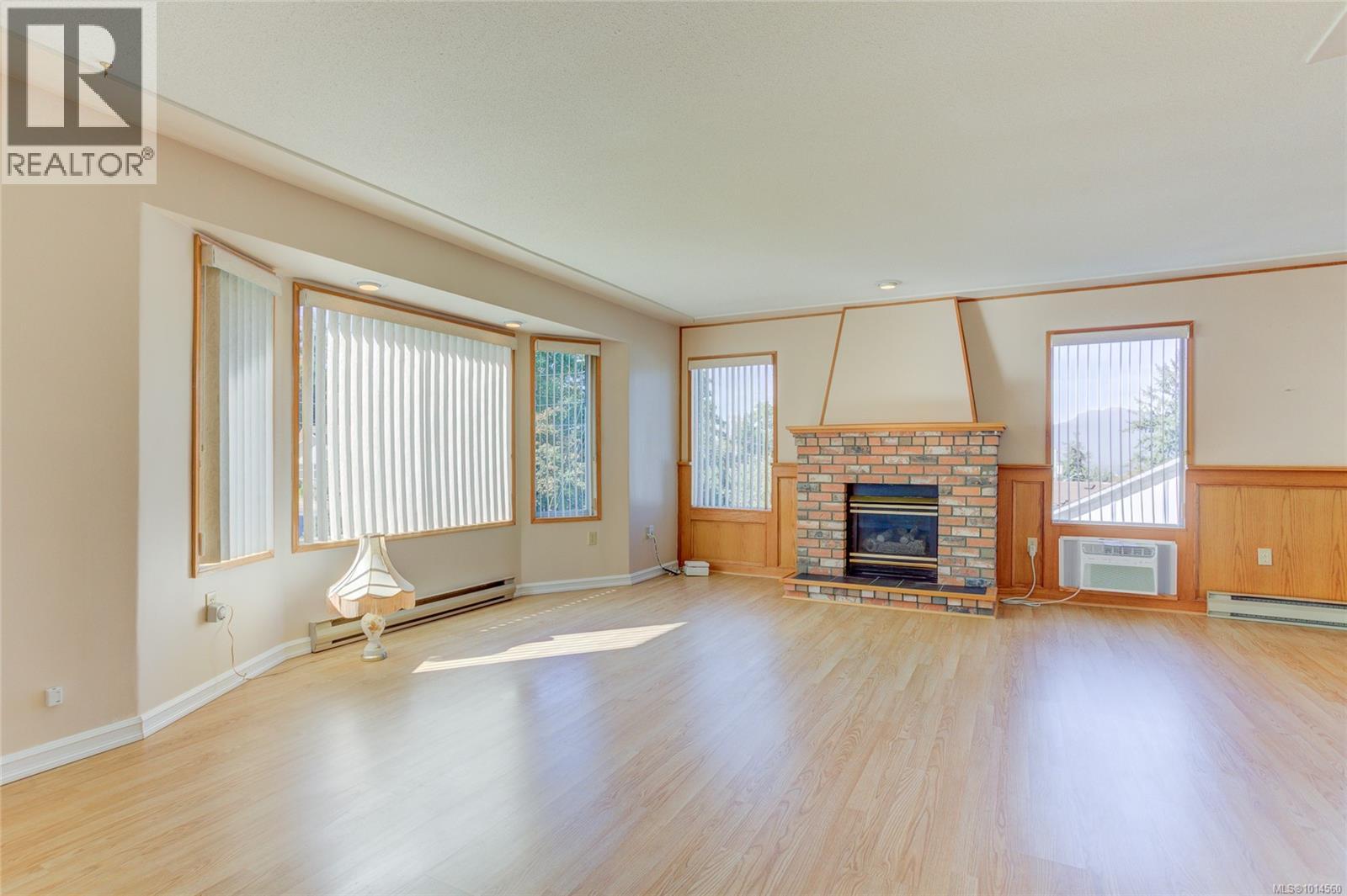 Property at 6329 Highwood Dr image 5