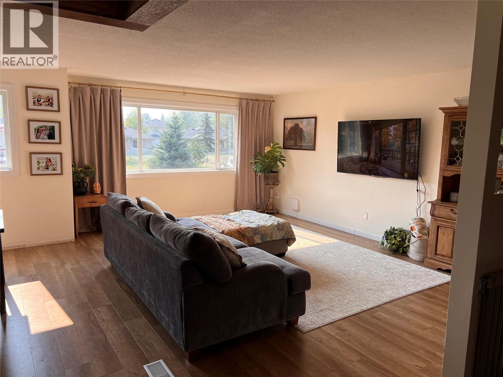 4816 51a Avenue, Chetwynd, British Columbia V0C 1J0 - Photo 4 - 10363622