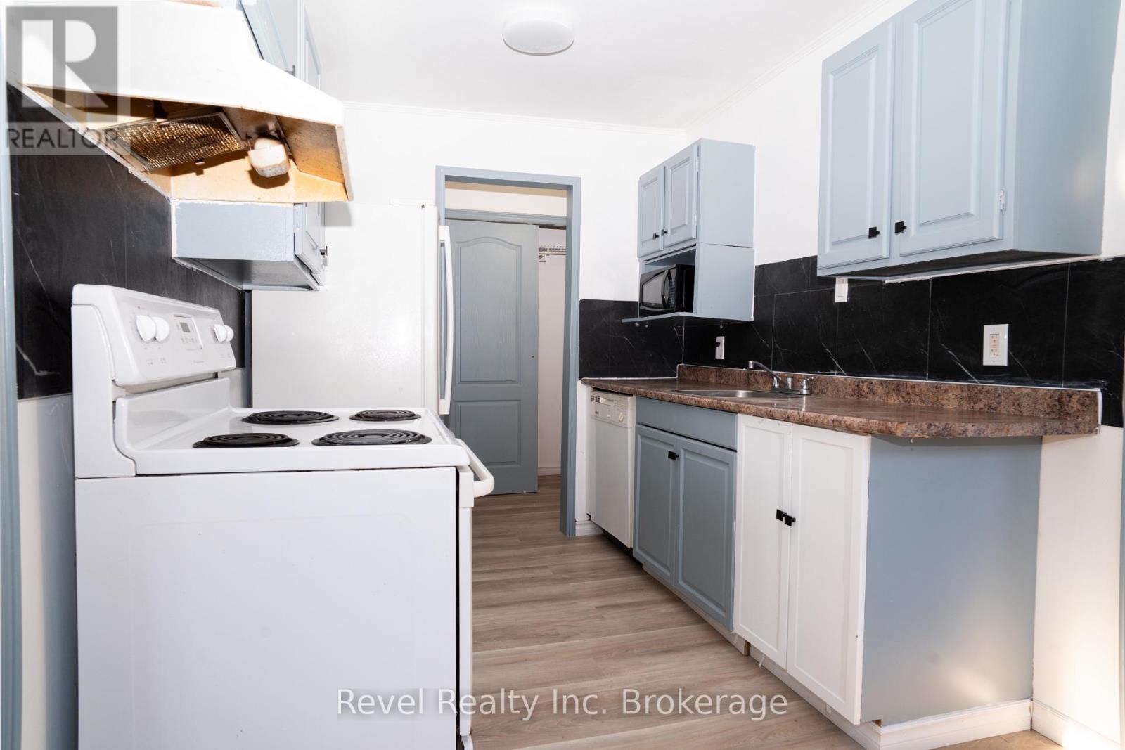 688 Douglas Street, North Bay, Ontario  P1B 5N8 - Photo 18 - X12418589