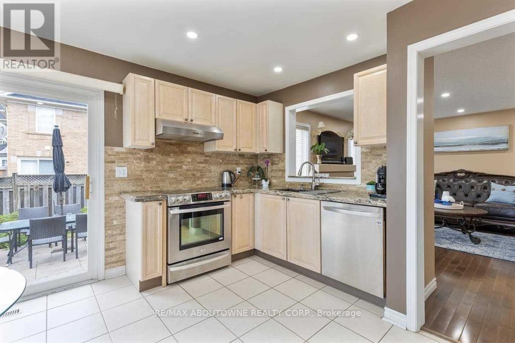 3875 Thomas Street, Mississauga, Ontario  L5M 7A6 - Photo 7 - W12419478