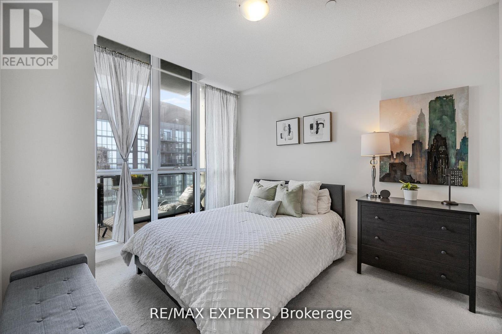 2408 - 75 Eglinton Avenue W, Mississauga, Ontario  L5R 0E5 - Photo 11 - W12419506