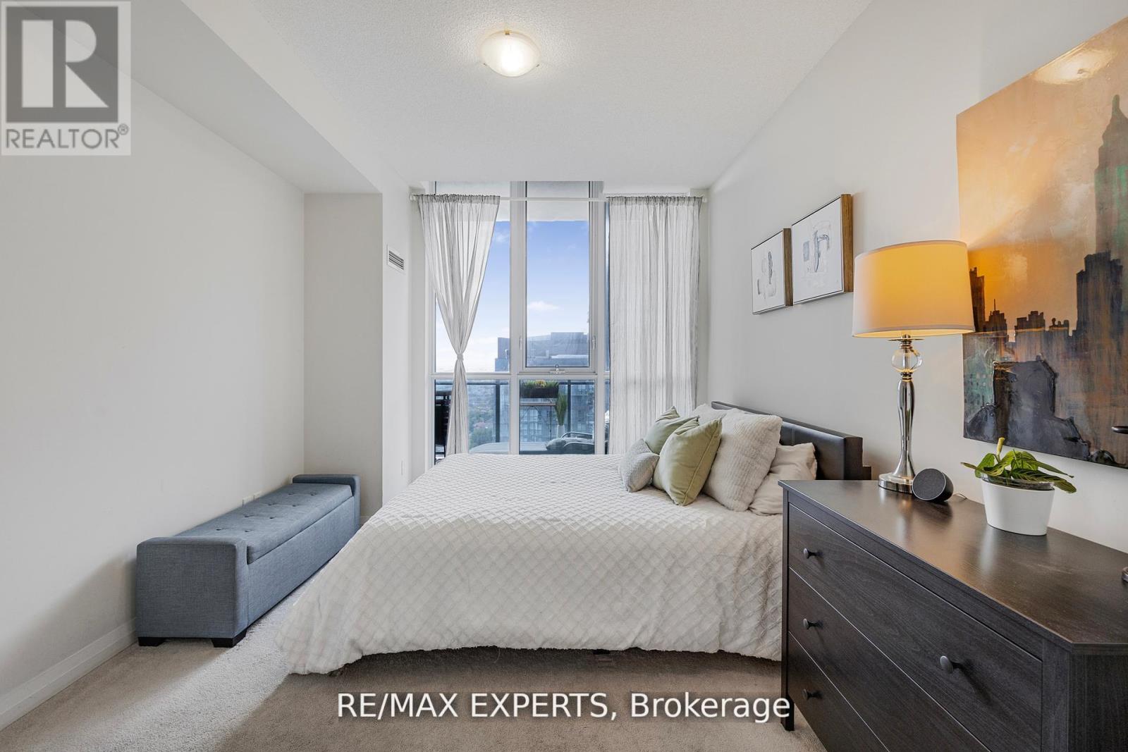 2408 - 75 Eglinton Avenue W, Mississauga, Ontario  L5R 0E5 - Photo 12 - W12419506