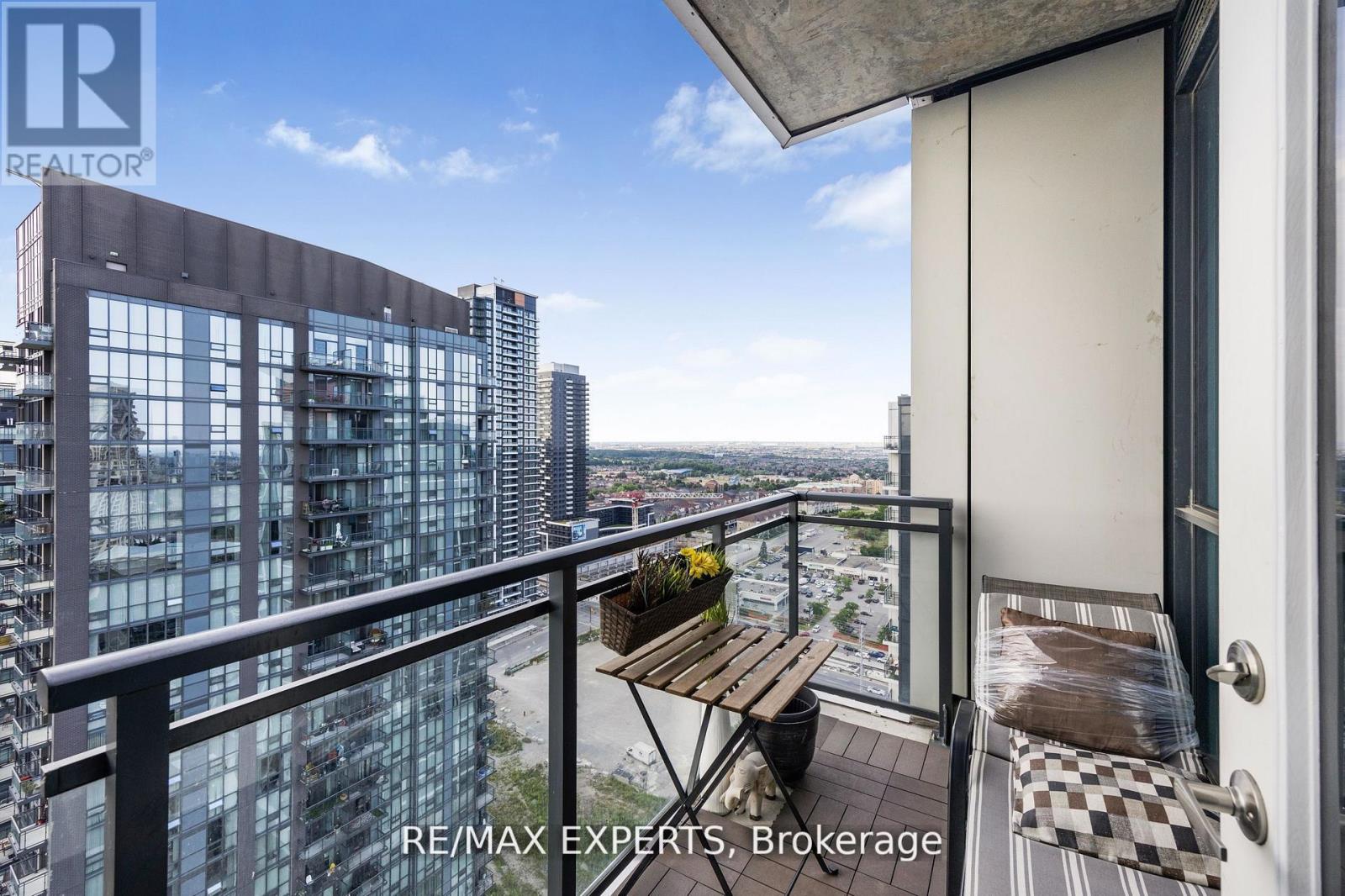 2408 - 75 Eglinton Avenue W, Mississauga, Ontario  L5R 0E5 - Photo 17 - W12419506