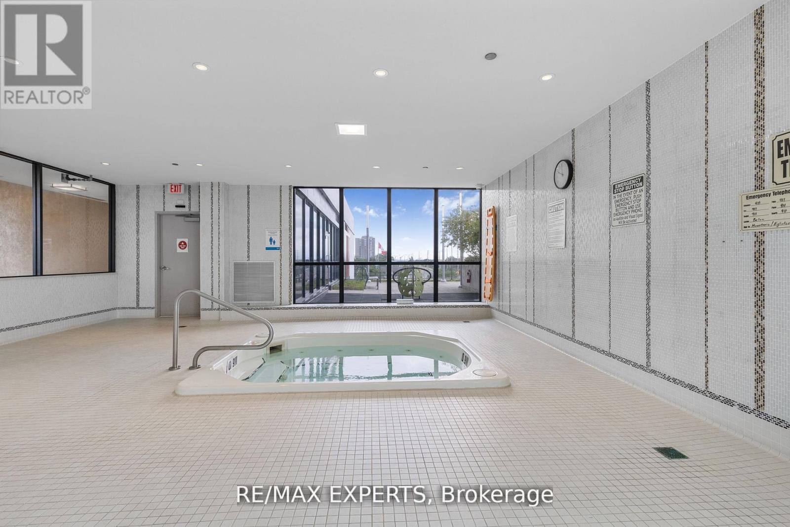2408 - 75 Eglinton Avenue W, Mississauga, Ontario  L5R 0E5 - Photo 18 - W12419506