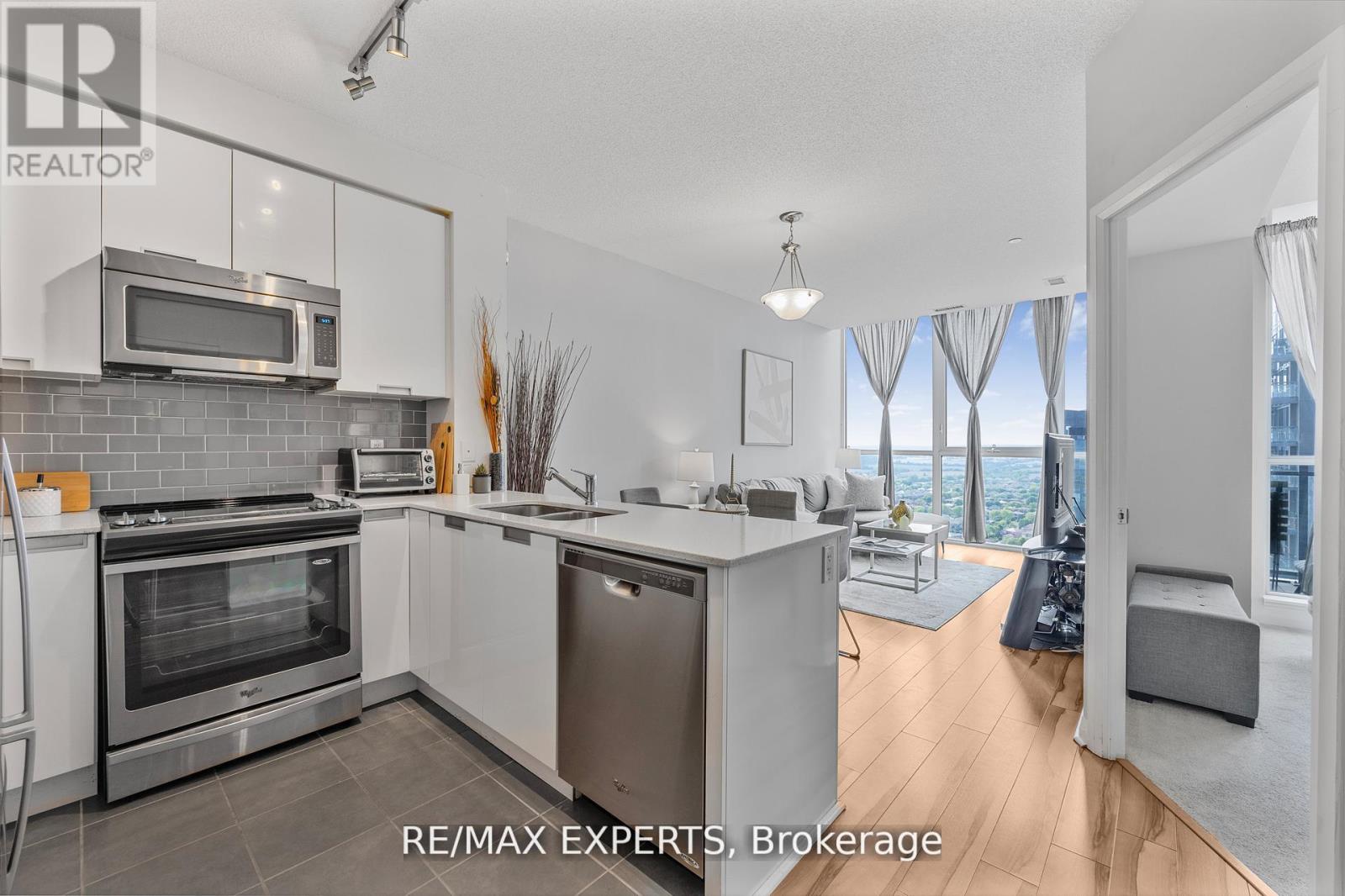 2408 - 75 Eglinton Avenue W, Mississauga, Ontario  L5R 0E5 - Photo 6 - W12419506