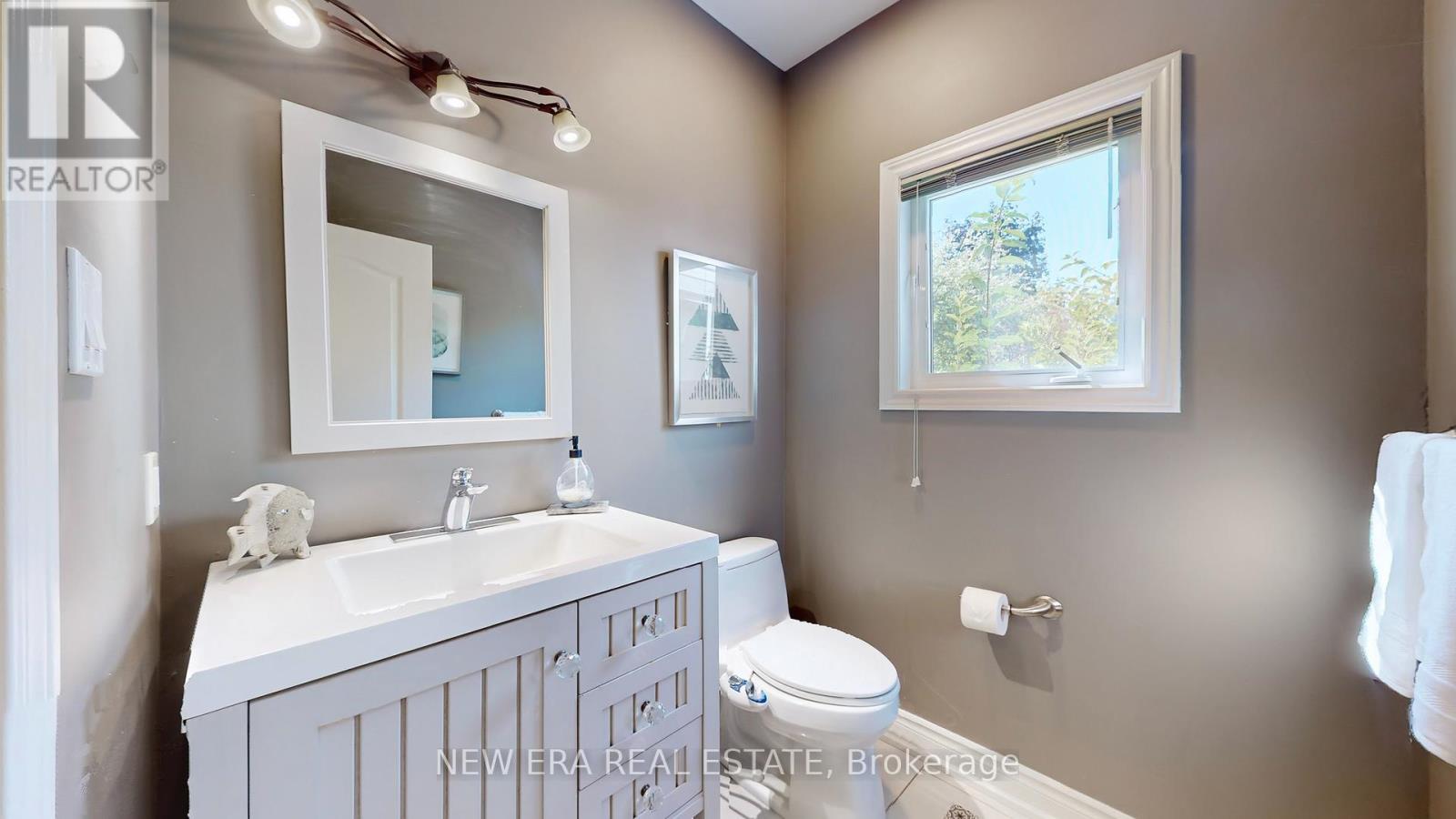 18 Grist Mill Drive, Halton Hills, Ontario  L7G 6C2 - Photo 21 - W12419520