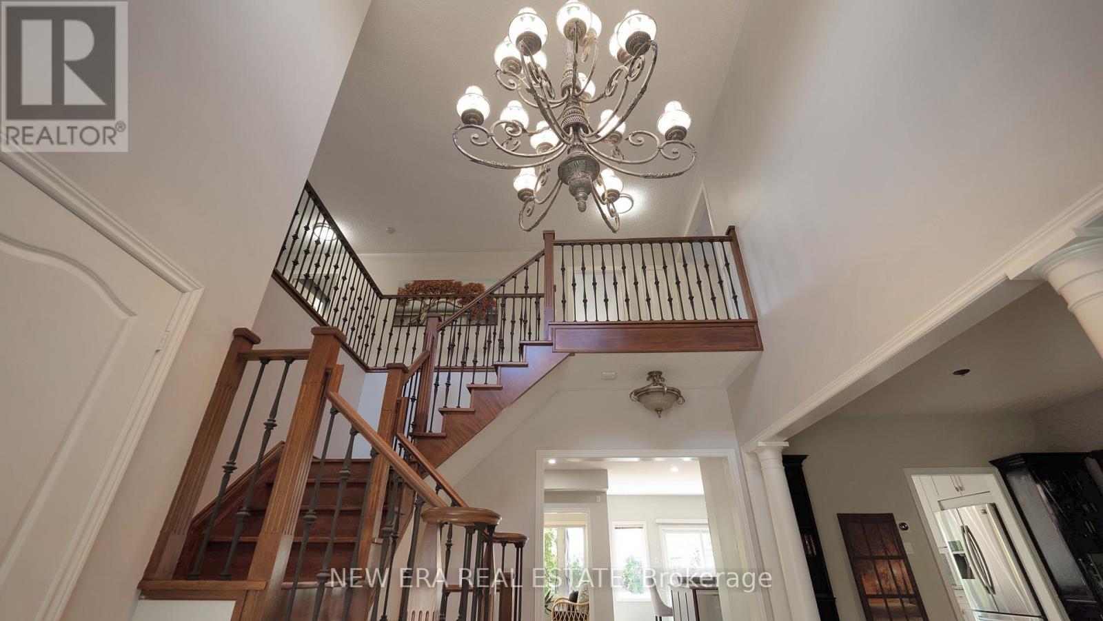 18 Grist Mill Drive, Halton Hills, Ontario  L7G 6C2 - Photo 4 - W12419520
