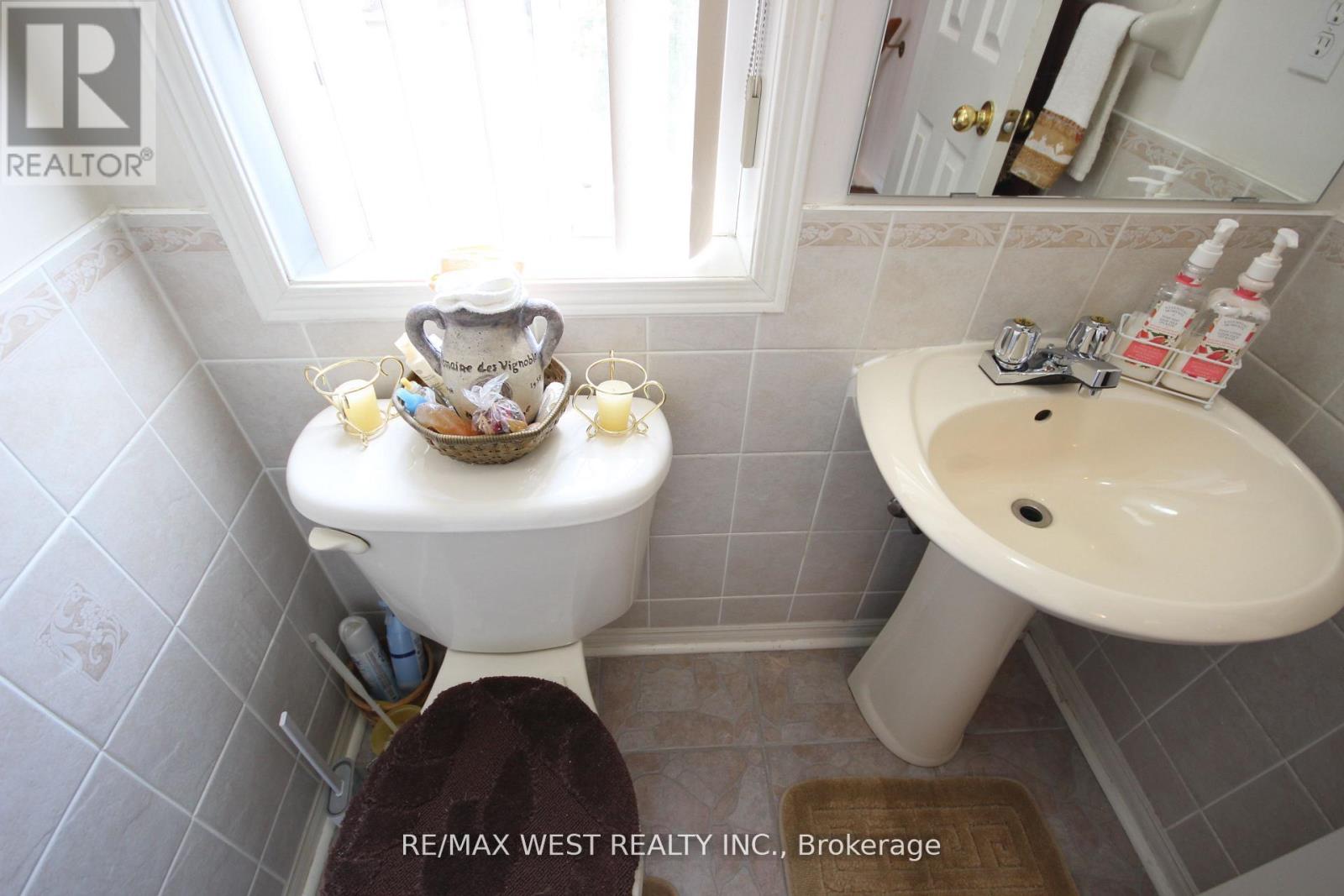 1 Platinum Drive, Toronto, Ontario  M6M 5K1 - Photo 14 - W12419564
