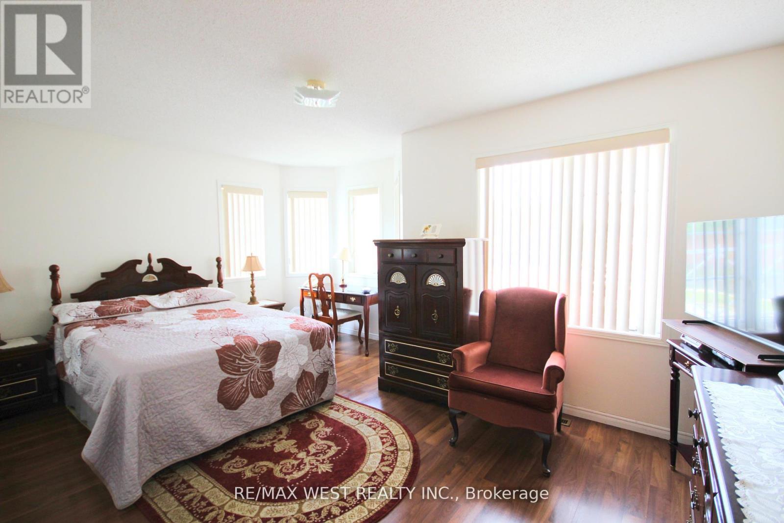 1 Platinum Drive, Toronto, Ontario  M6M 5K1 - Photo 15 - W12419564