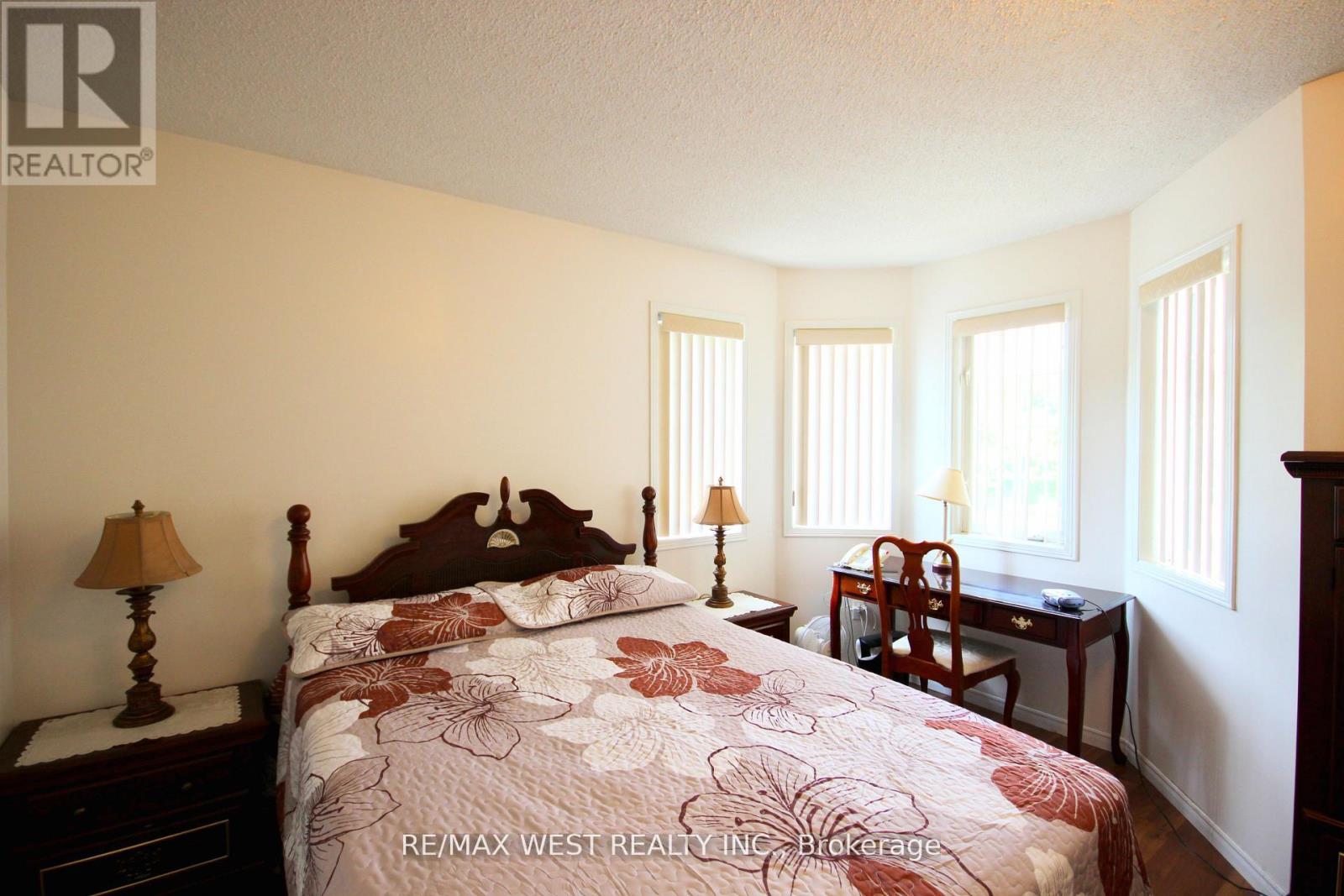 1 Platinum Drive, Toronto, Ontario  M6M 5K1 - Photo 16 - W12419564