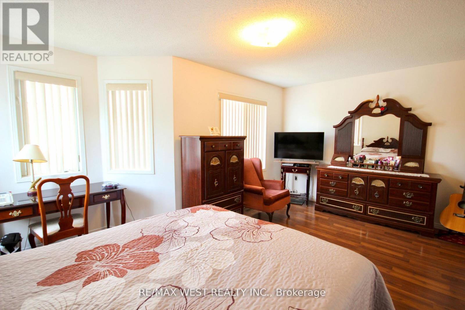 1 Platinum Drive, Toronto, Ontario  M6M 5K1 - Photo 17 - W12419564