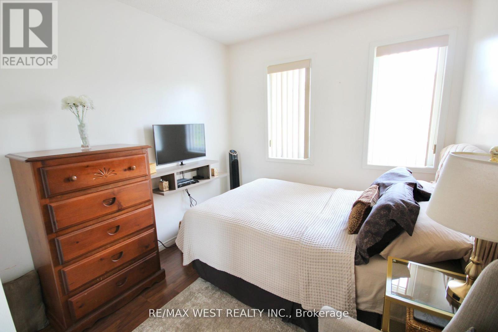 1 Platinum Drive, Toronto, Ontario  M6M 5K1 - Photo 26 - W12419564