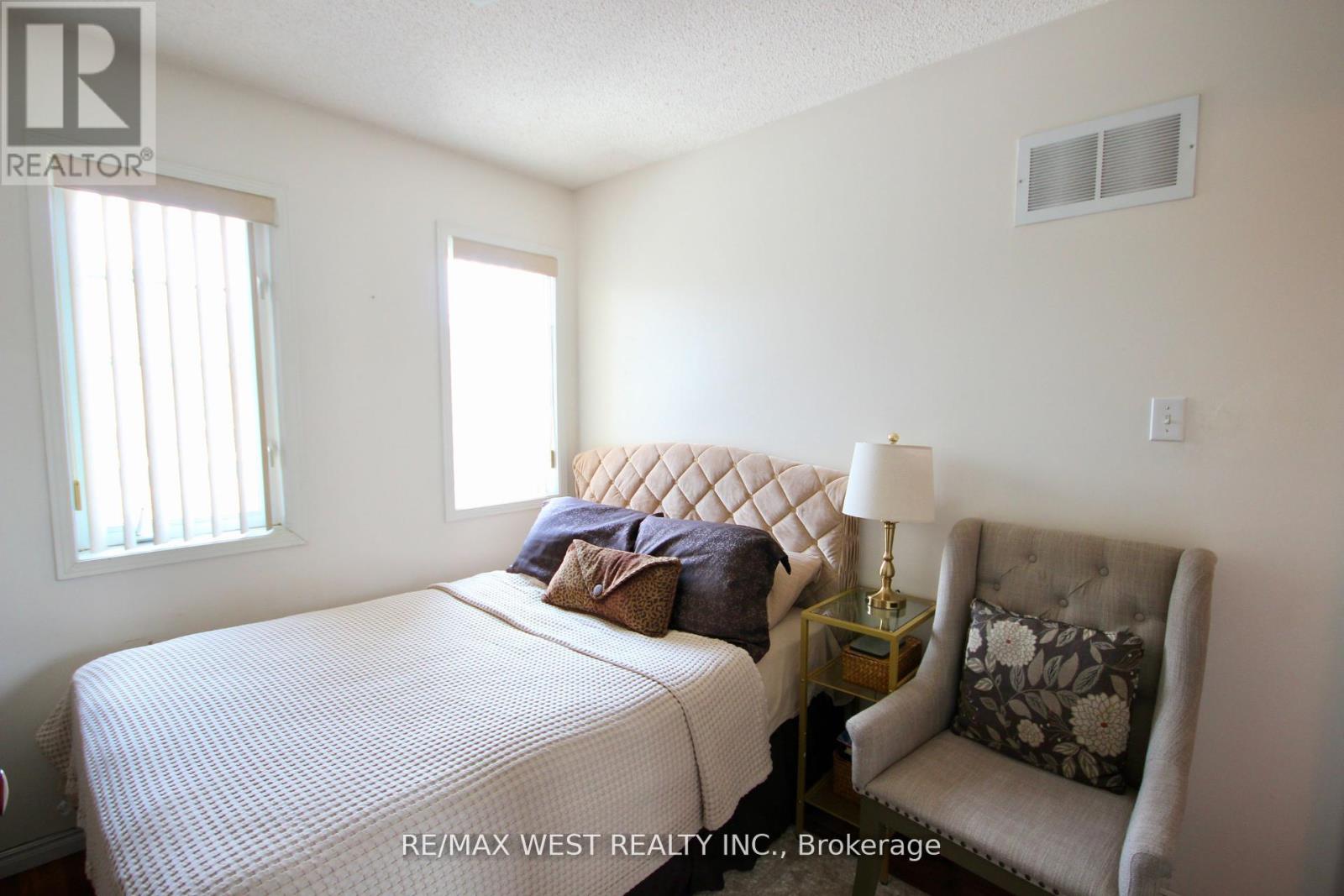1 Platinum Drive, Toronto, Ontario  M6M 5K1 - Photo 27 - W12419564