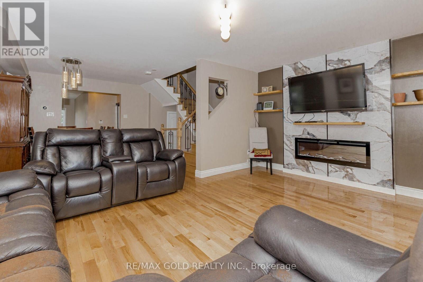 2 Lake Louise Drive, Brampton, Ontario  L6X 4W7 - Photo 13 - W12419599