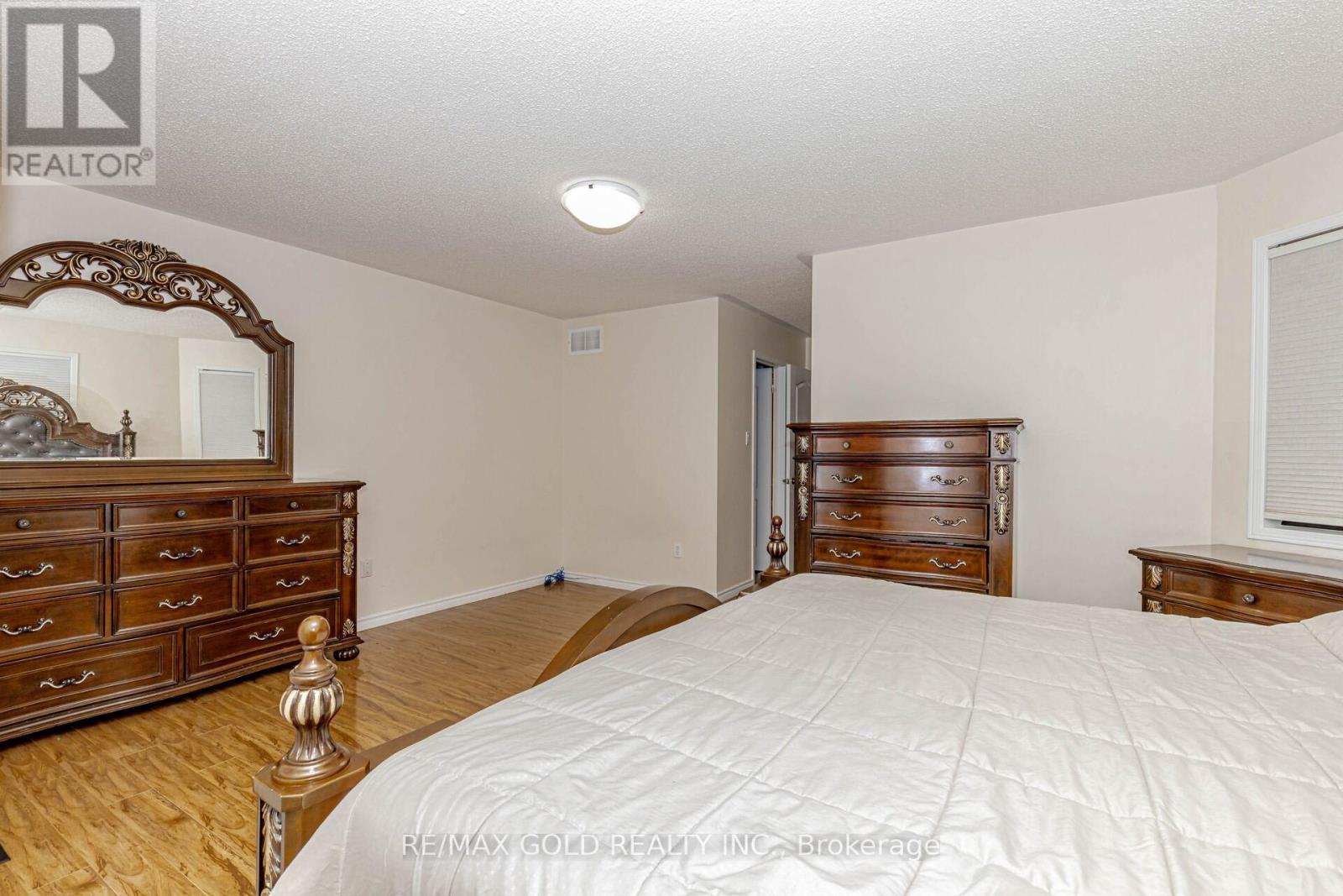 2 Lake Louise Drive, Brampton, Ontario  L6X 4W7 - Photo 20 - W12419599