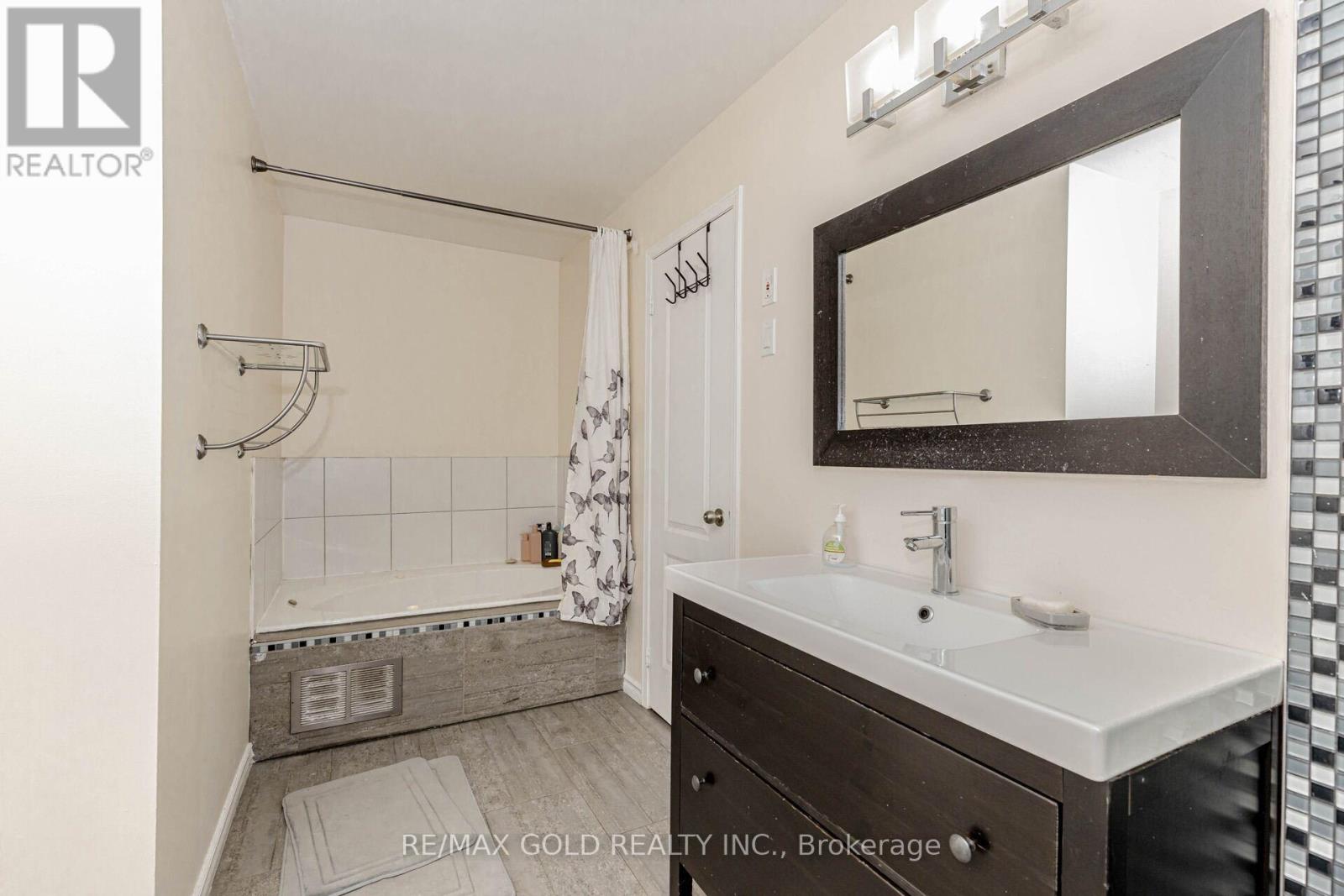 2 Lake Louise Drive, Brampton, Ontario  L6X 4W7 - Photo 29 - W12419599