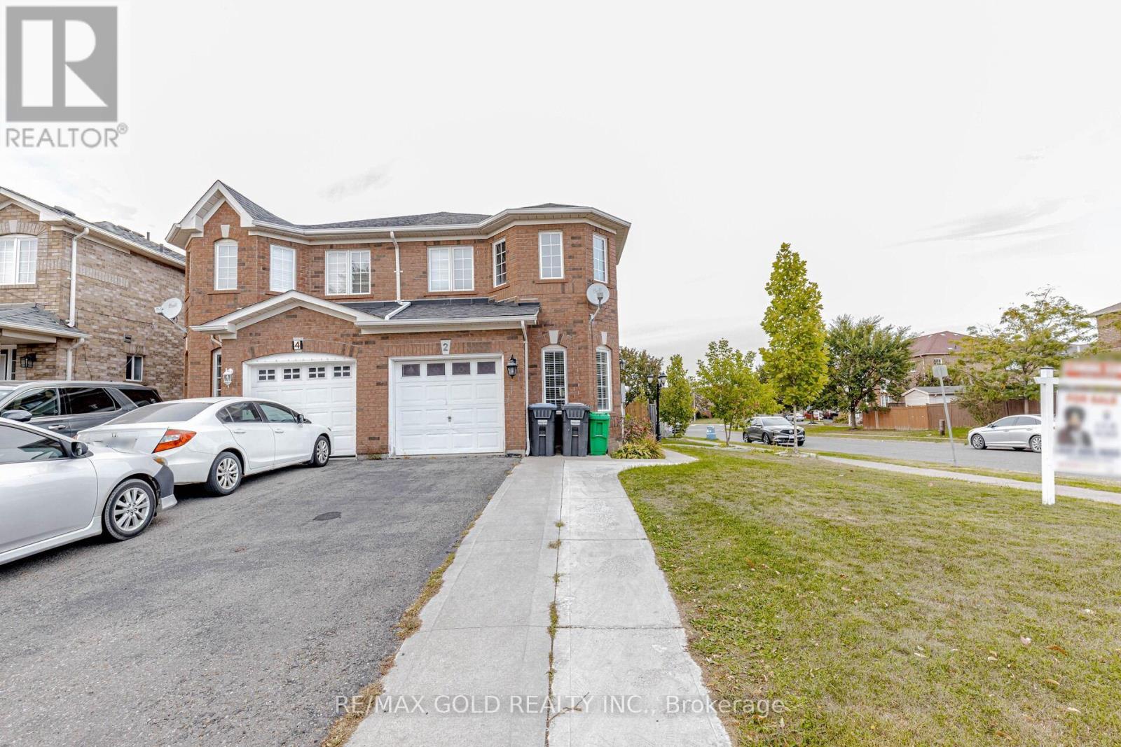 2 Lake Louise Drive, Brampton, Ontario  L6X 4W7 - Photo 3 - W12419599