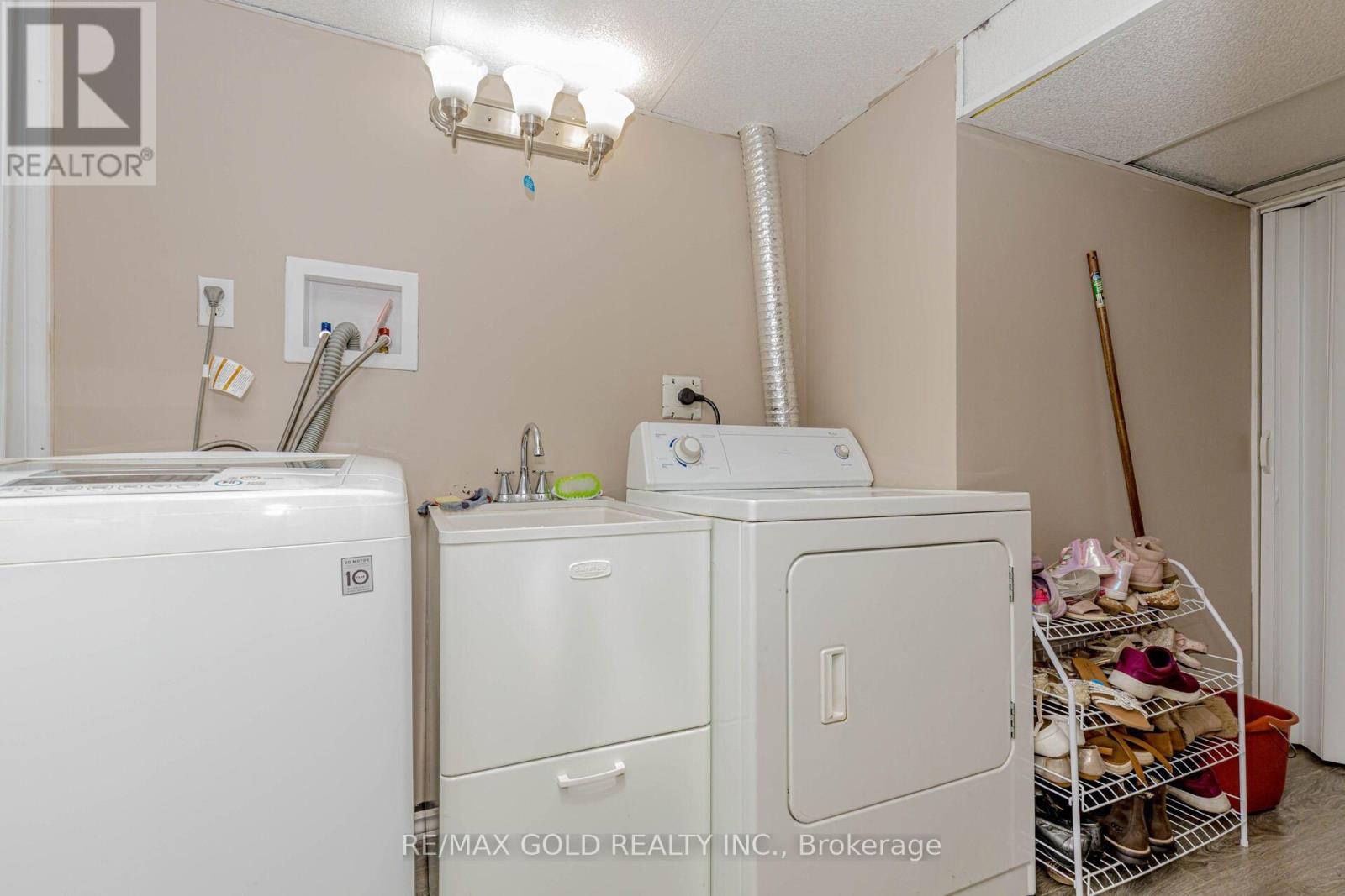 2 Lake Louise Drive, Brampton, Ontario  L6X 4W7 - Photo 31 - W12419599