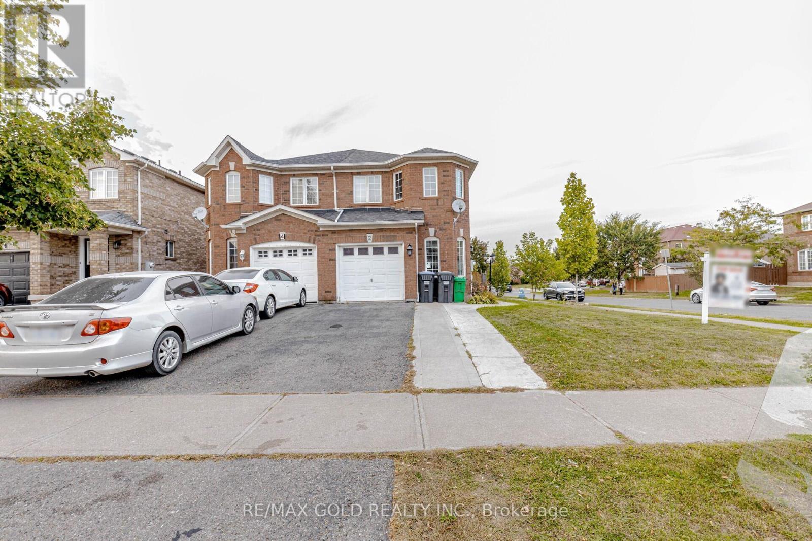 2 Lake Louise Drive, Brampton, Ontario  L6X 4W7 - Photo 4 - W12419599