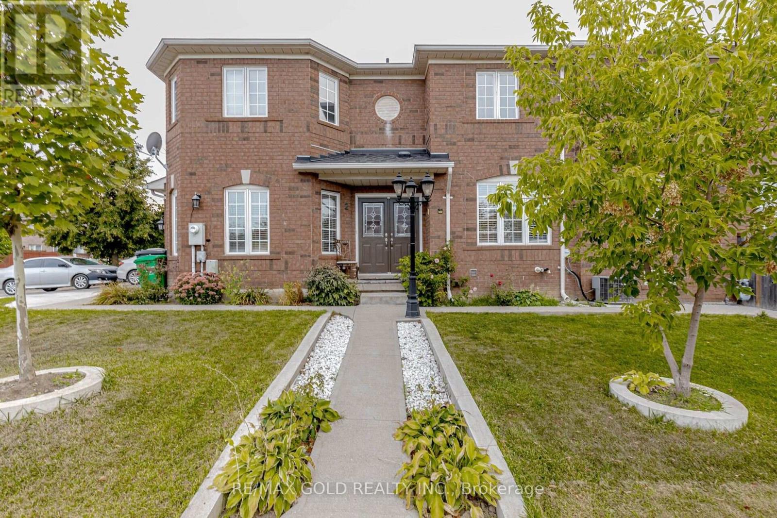 2 Lake Louise Drive, Brampton, Ontario  L6X 4W7 - Photo 5 - W12419599