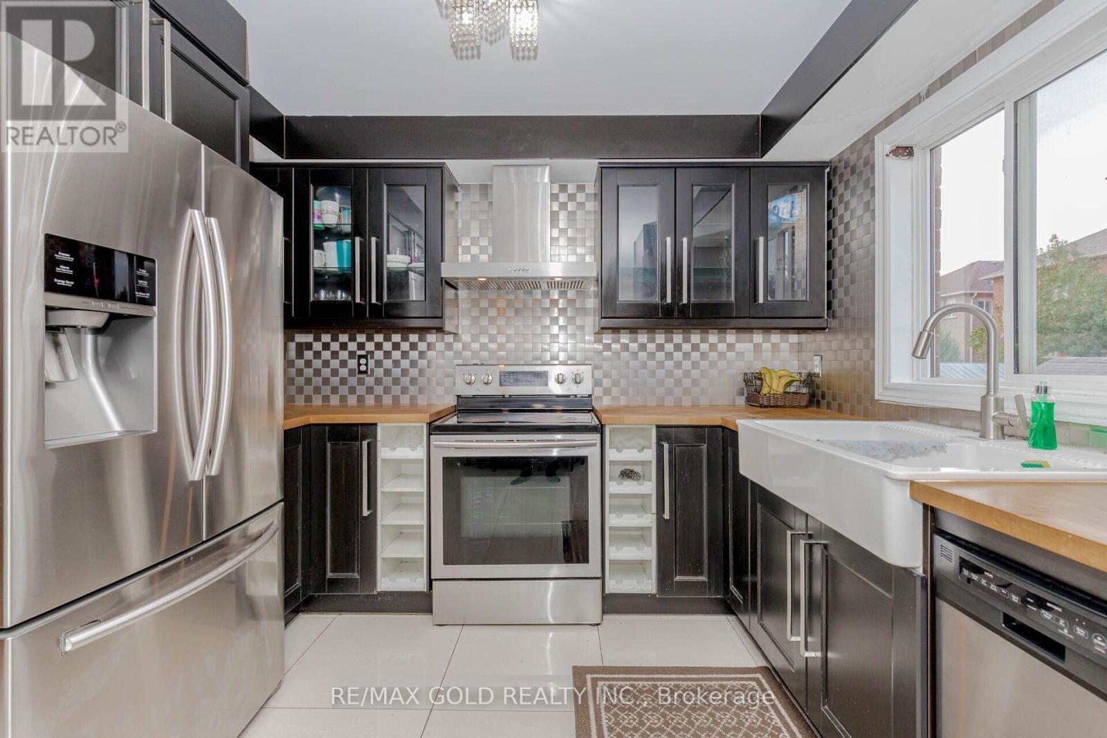 2 Lake Louise Drive, Brampton, Ontario  L6X 4W7 - Photo 7 - W12419599