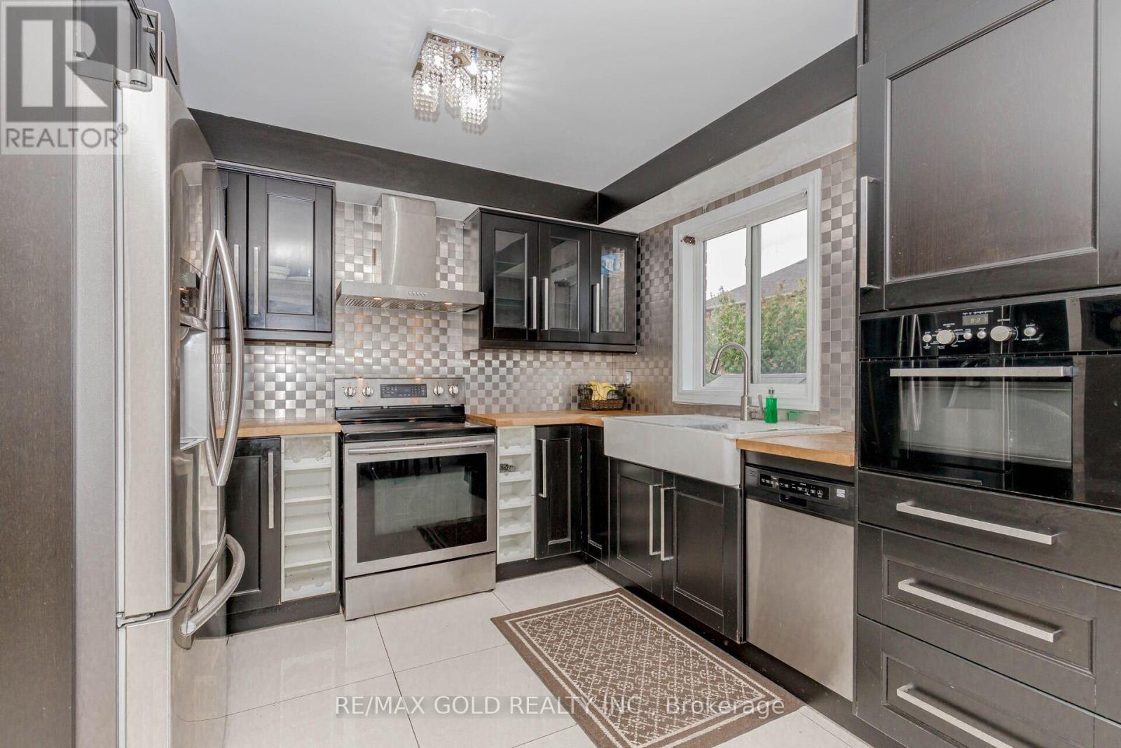 2 Lake Louise Drive, Brampton, Ontario  L6X 4W7 - Photo 8 - W12419599
