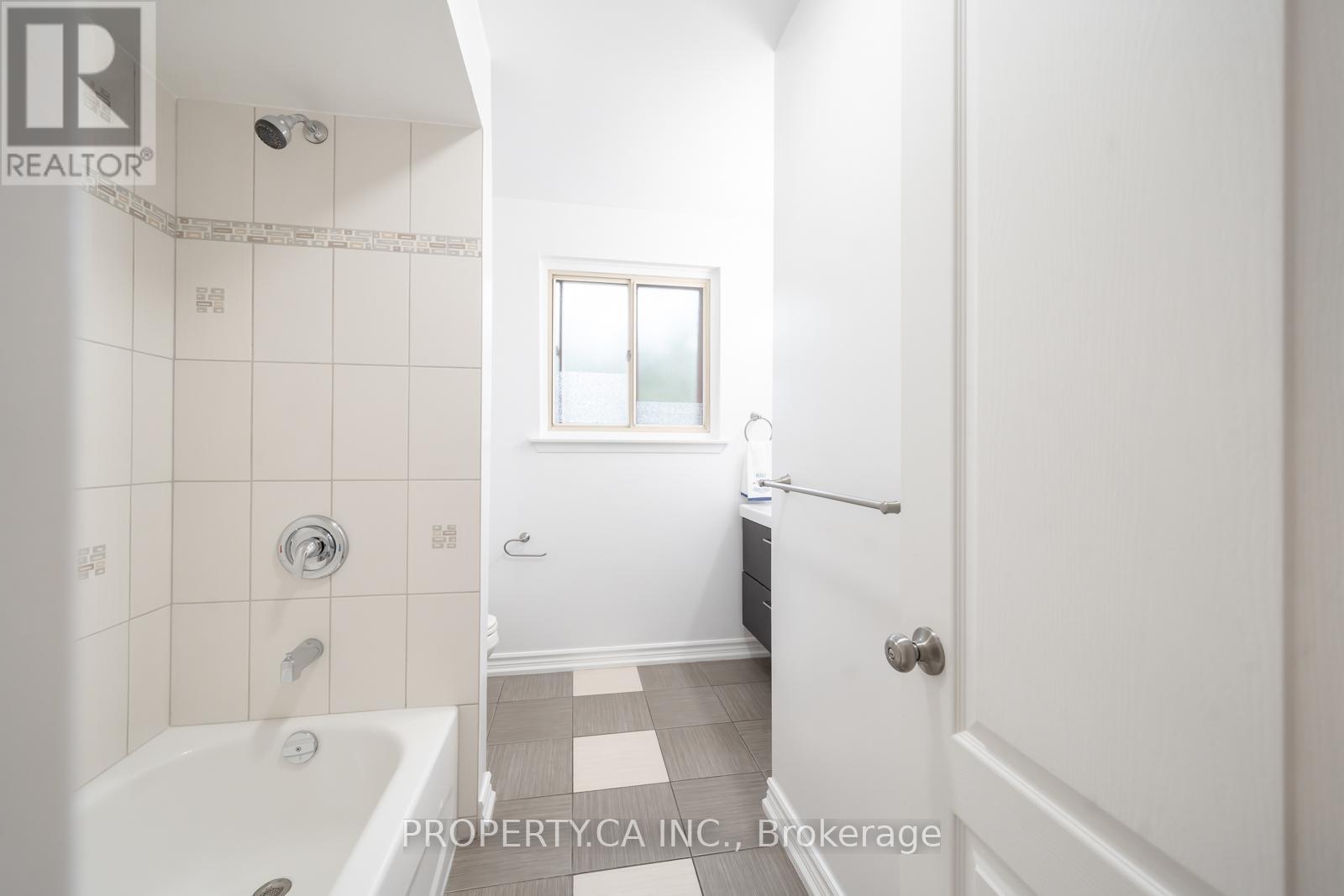 98 Tanjoe Crescent, Toronto (Newtonbrook West), Ontario  M2M 1P7 - Photo 22 - C12419629