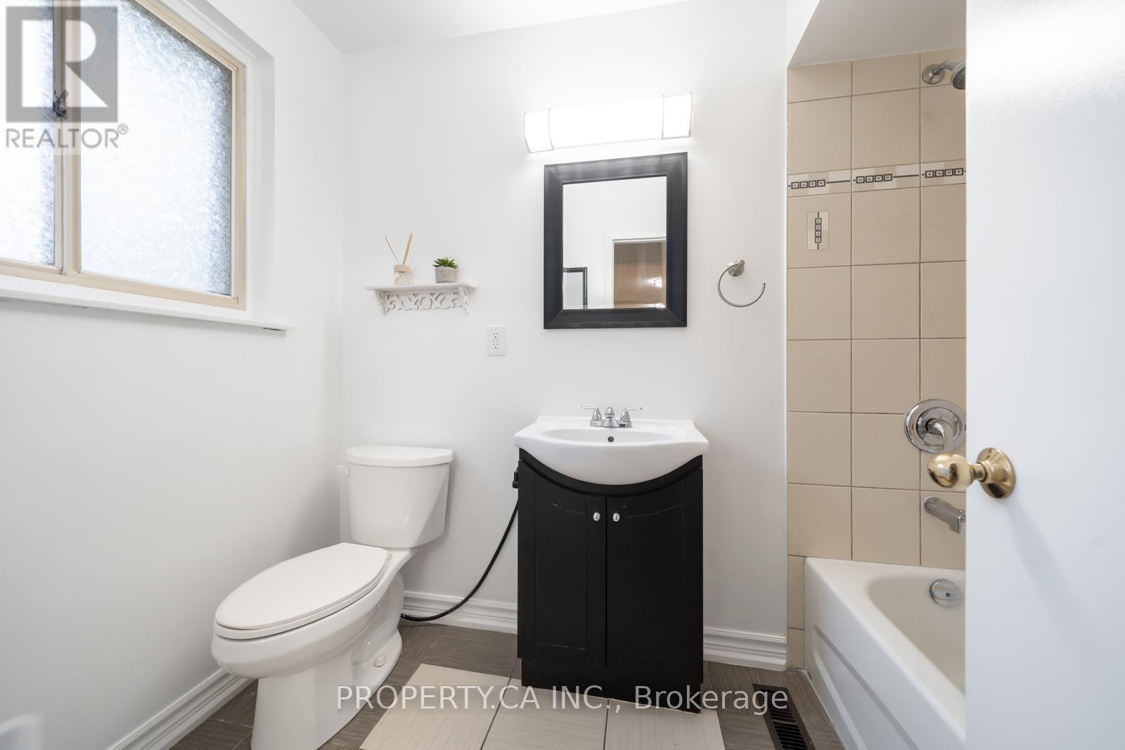98 Tanjoe Crescent, Toronto (Newtonbrook West), Ontario  M2M 1P7 - Photo 34 - C12419629