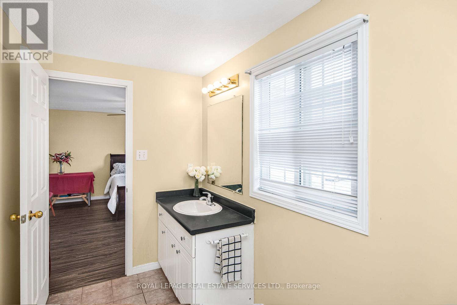 59 Deerpath Drive, Guelph (Willow West/sugarbush/west Acres), Ontario  N1K 1V1 - Photo 27 - X12419521