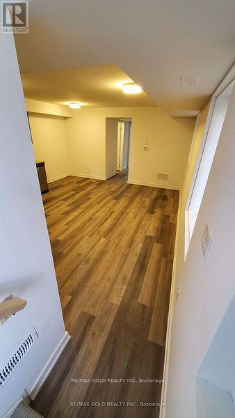 25 - 205 West Oak Trail, Kitchener, Ontario  N2R 1R4 - Photo 6 - X12419535