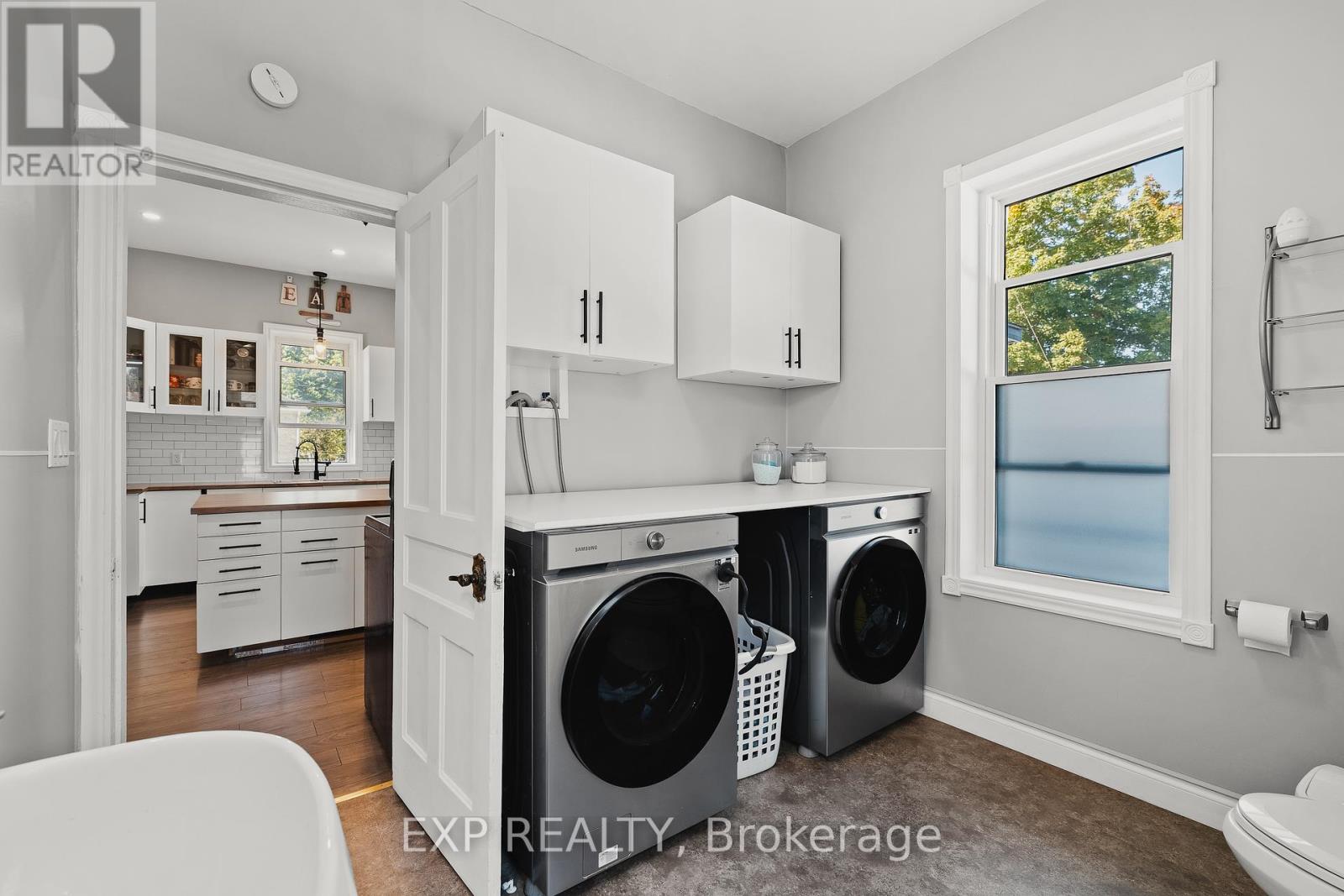 290 Turnberry Street, Huron East, Ontario  N0G 1H0 - Photo 11 - X12419589