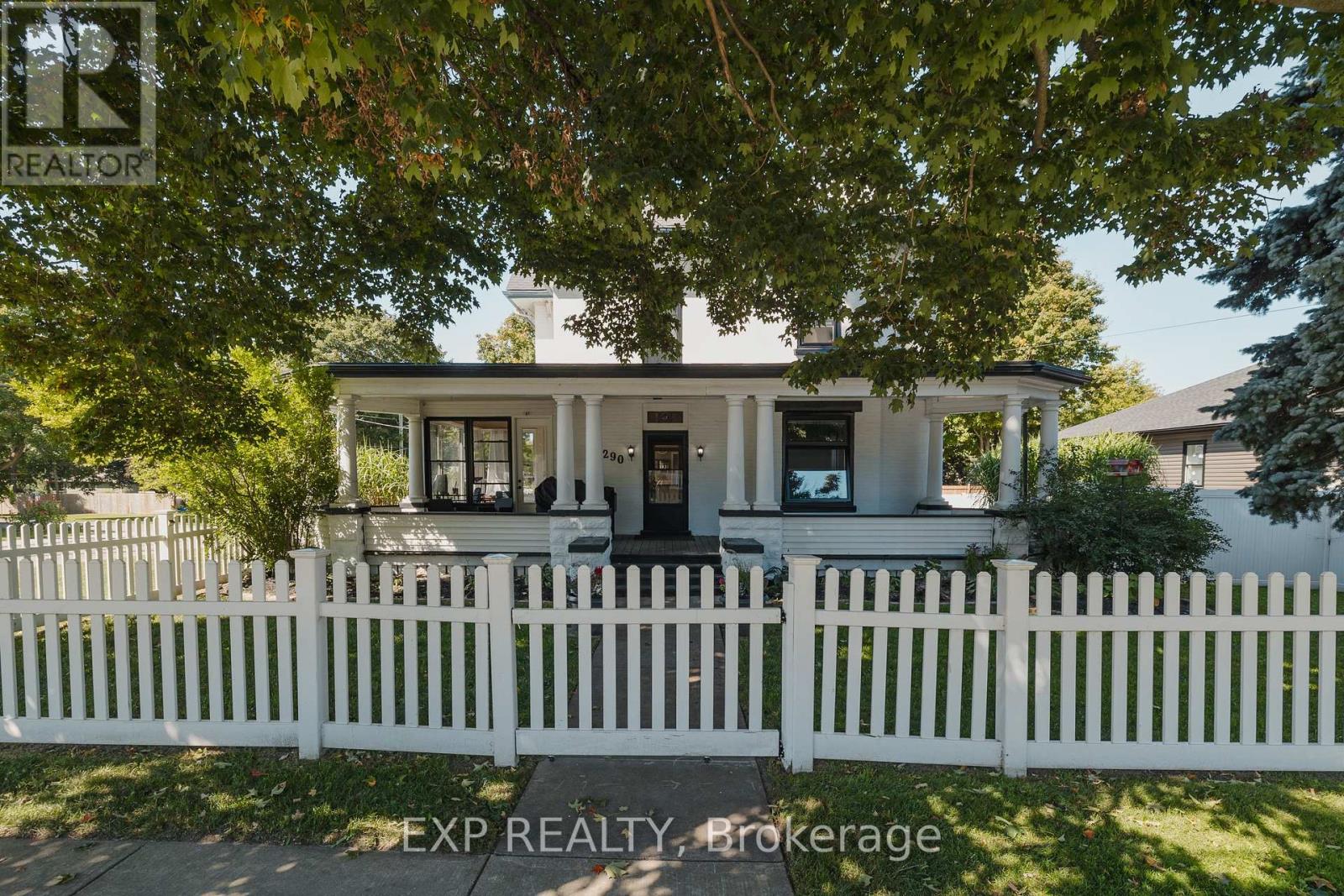 290 Turnberry Street, Huron East, Ontario  N0G 1H0 - Photo 4 - X12419589