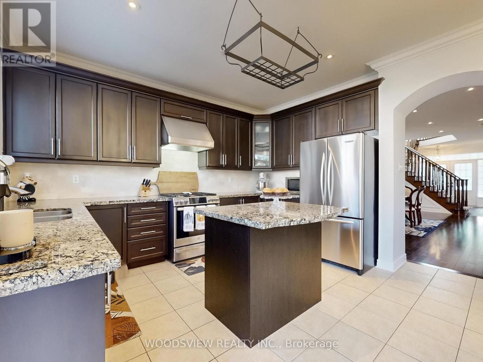 26 Manley Avenue, Whitchurch-Stouffville, Ontario  L4A 0C5 - Photo 8 - N12419644
