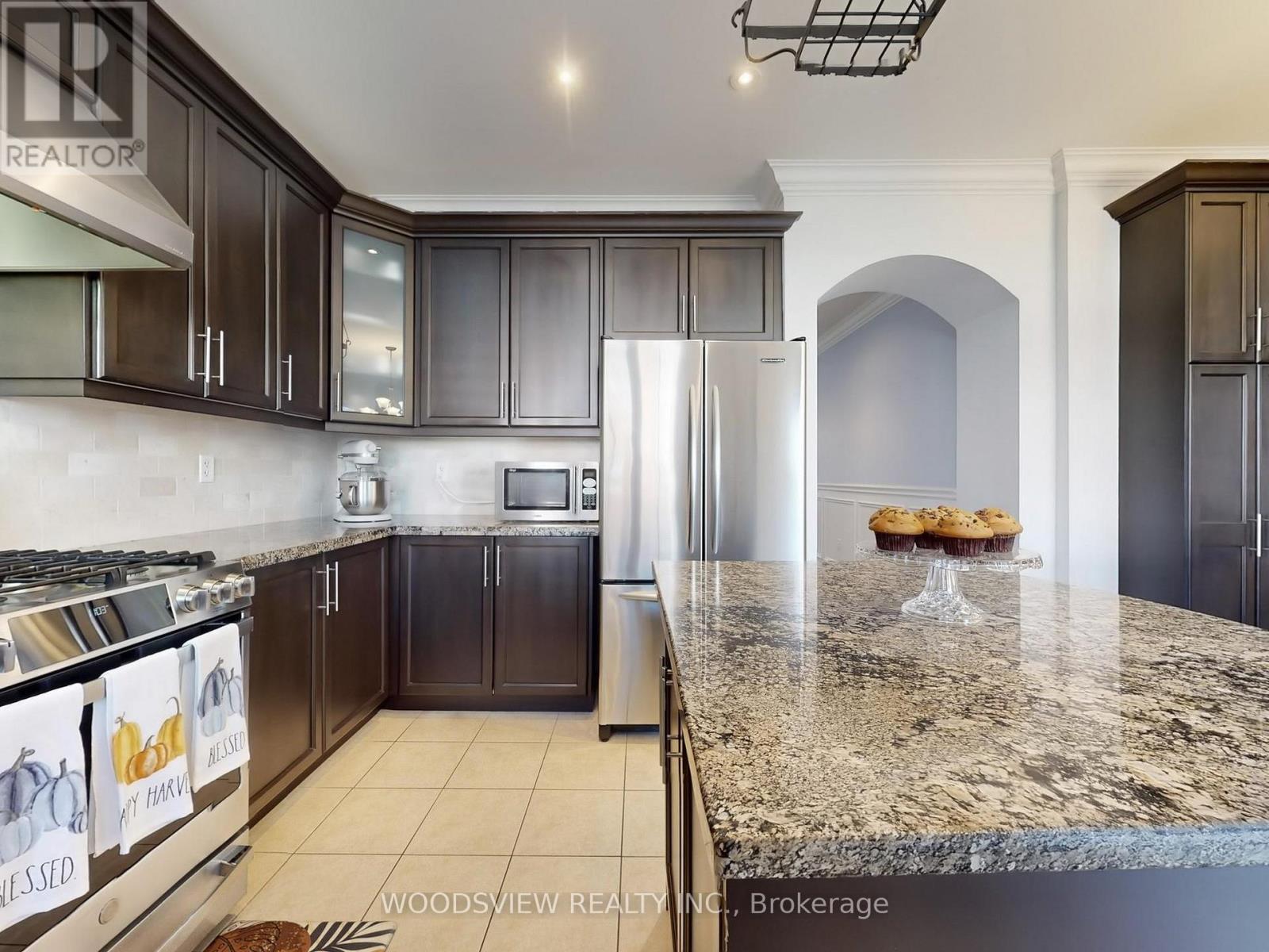 26 Manley Avenue, Whitchurch-Stouffville, Ontario  L4A 0C5 - Photo 9 - N12419644