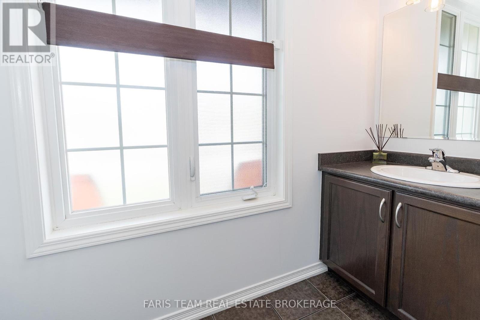 1 Carter Street, Bradford West Gwillimbury, Ontario  L3Z 0L2 - Photo 22 - N12419660